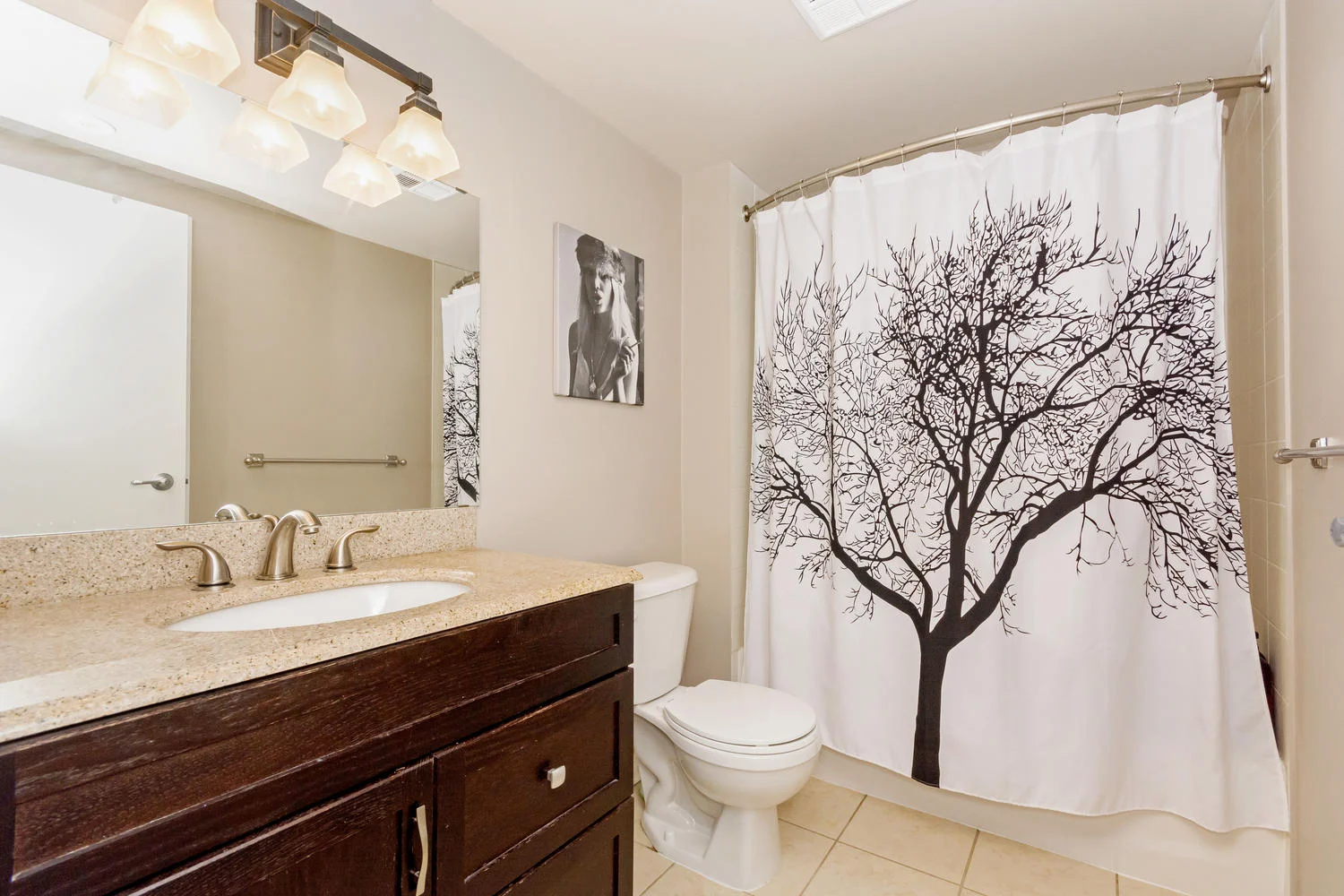 54 East Liberty 1034 Toronto-large-022-19-Bathroom-1500x1000-72dpi.jpg