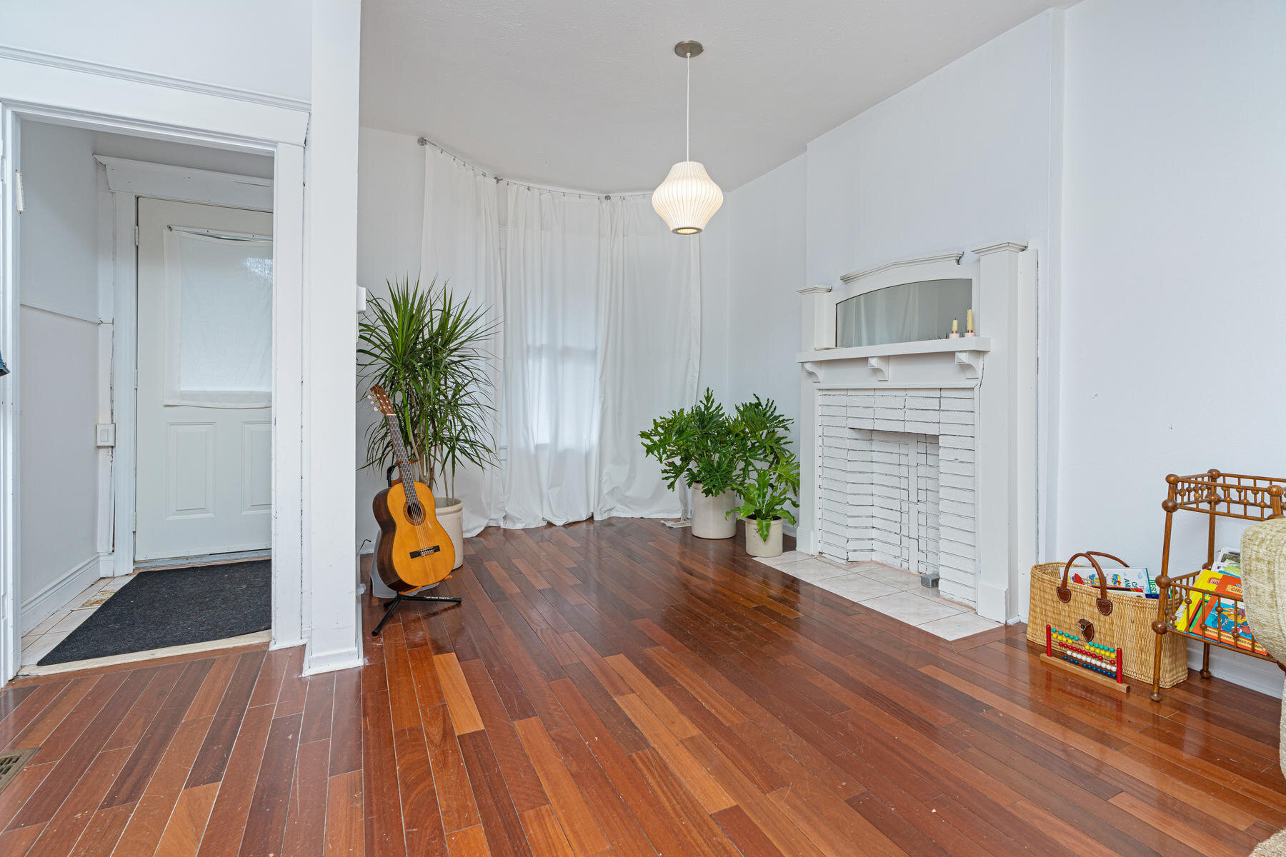 164 Essex Street Toronto ON-008-025-Living Room-MLS_Size.jpg