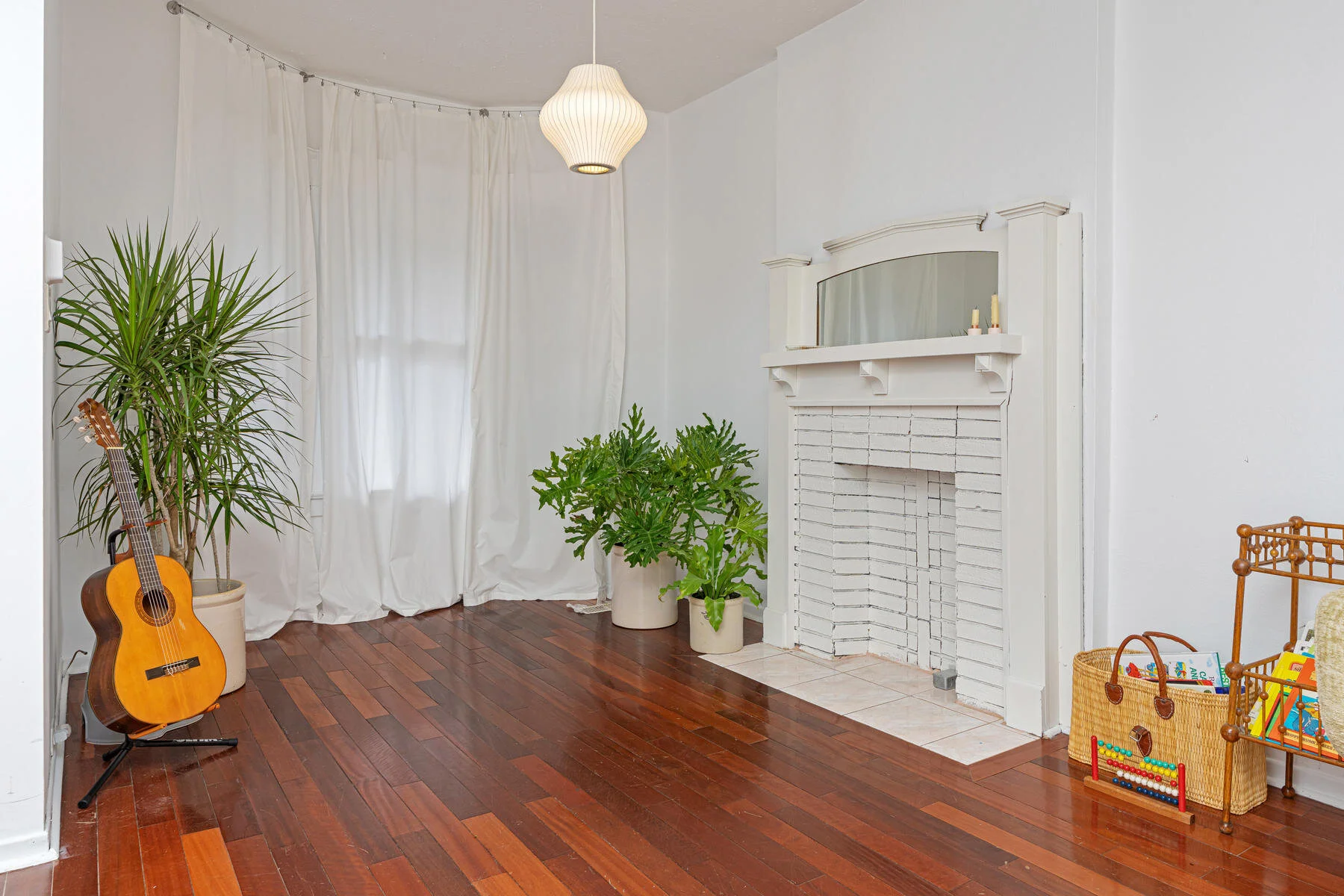 164 Essex Street Toronto ON-009-028-Living Room-MLS_Size.jpg