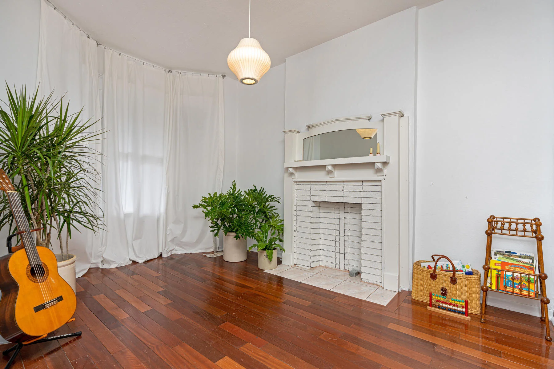 164 Essex Street Toronto ON-011-026-Living Room-MLS_Size.jpg