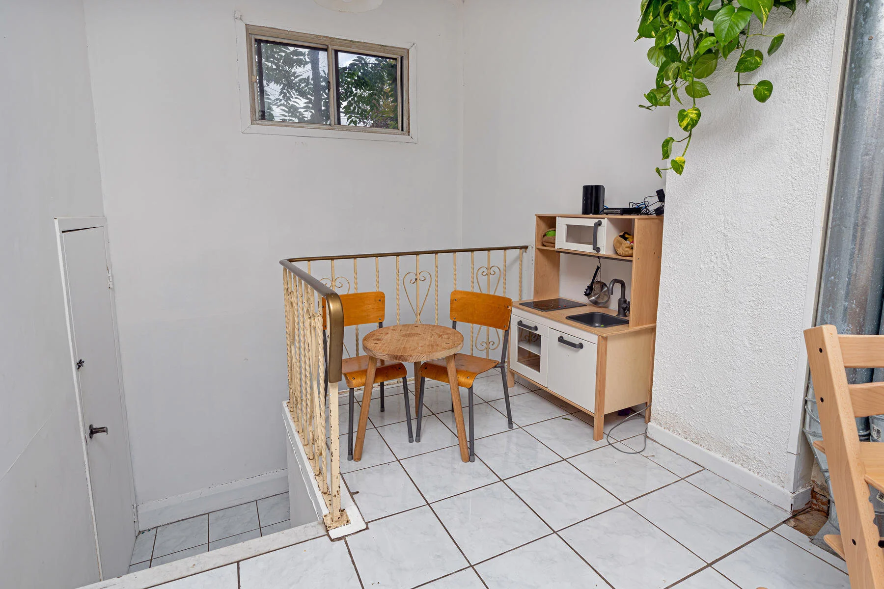 164 Essex Street Toronto ON-019-012-Kitchen-MLS_Size.jpg