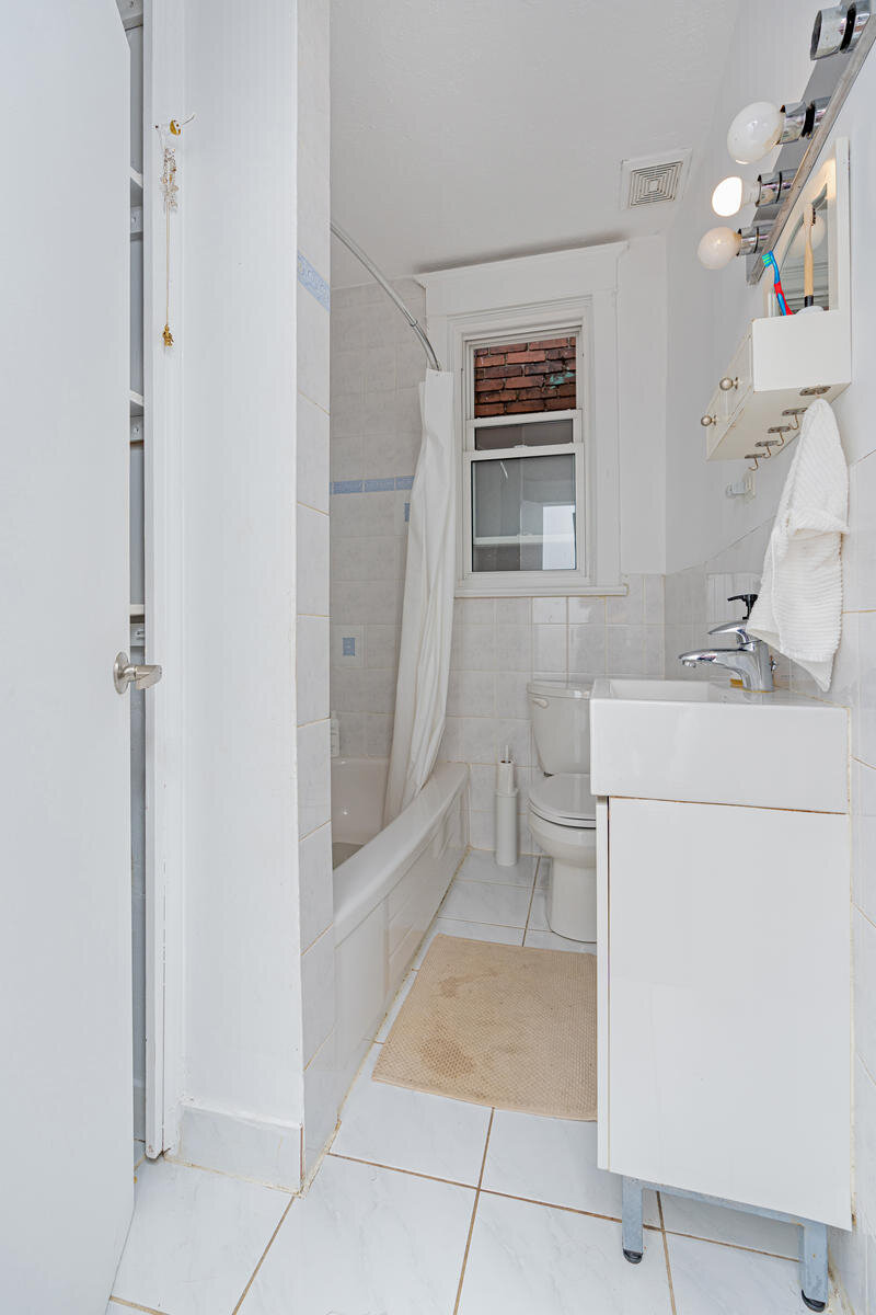 164 Essex Street Toronto ON-033-001-Bathroom-MLS_Size.jpg