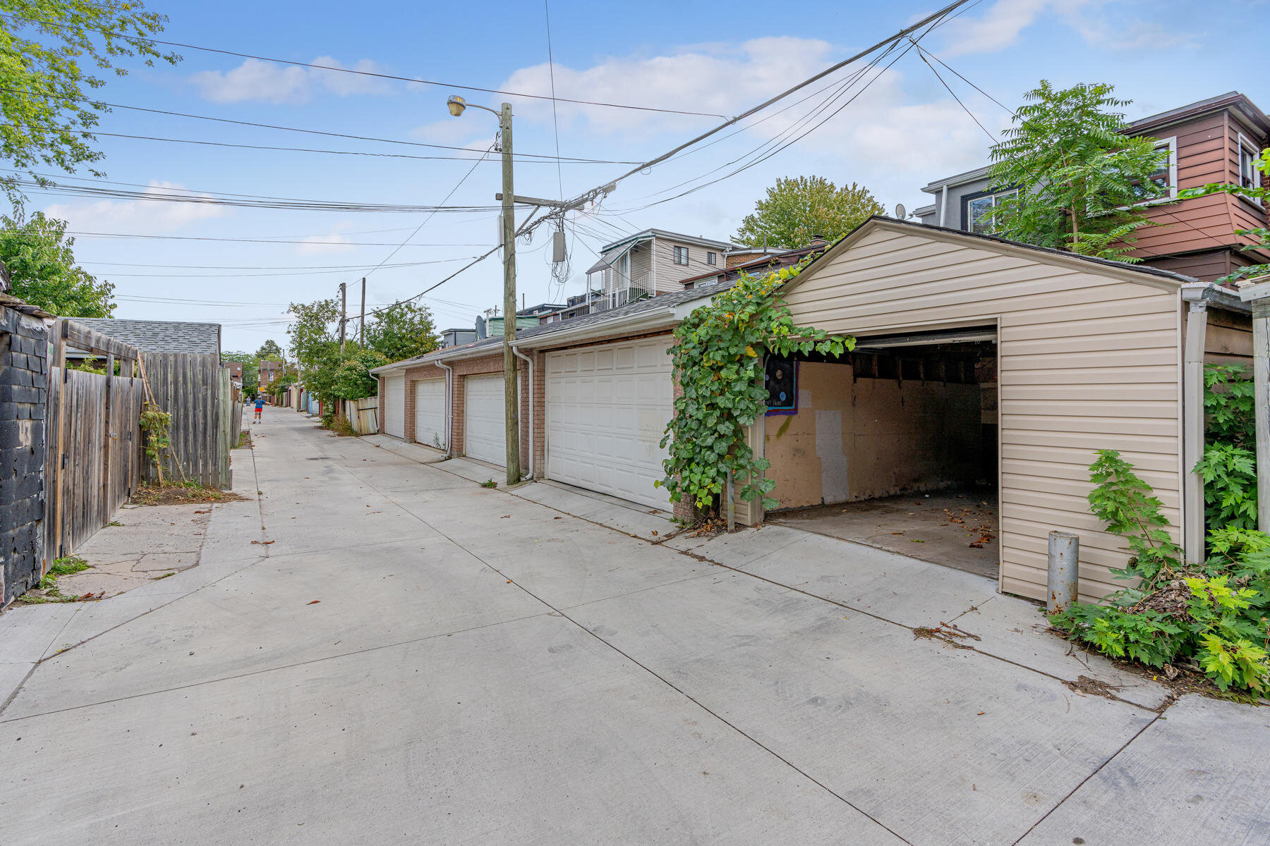 164 Essex Street Toronto ON-037-024-Garage-MLS_Size.jpg