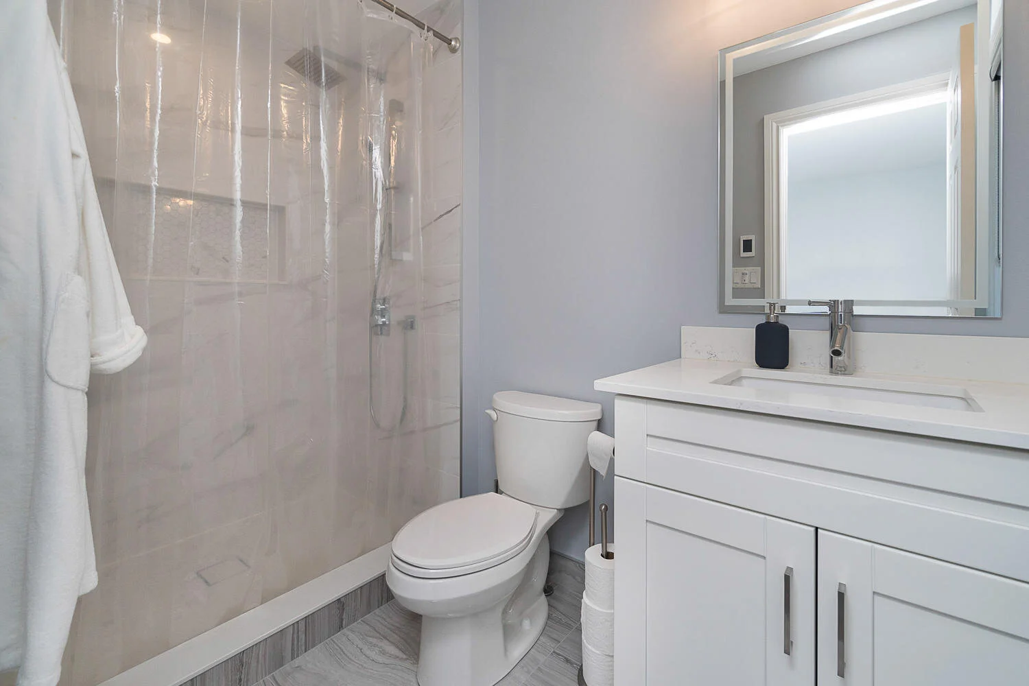 3071 treadswell 5 mississauga-large-024-016-Master Bedroom Ensuite-1500x1000-72dpi.jpg