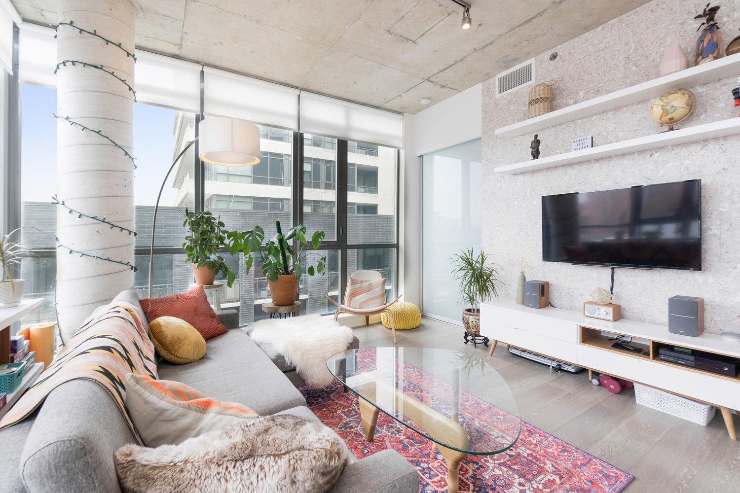 8 Gladstone Avenue 514 Toronto-large-016-007-Living Room-1500x1000-72dpi.jpg