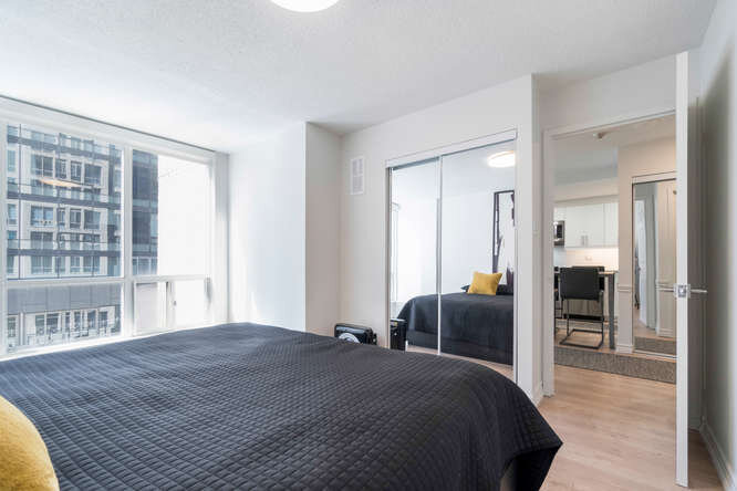 40 Scollard St Toronto ON M5R-small-019-014-Master Bedroom-666x444-72dpi.jpg