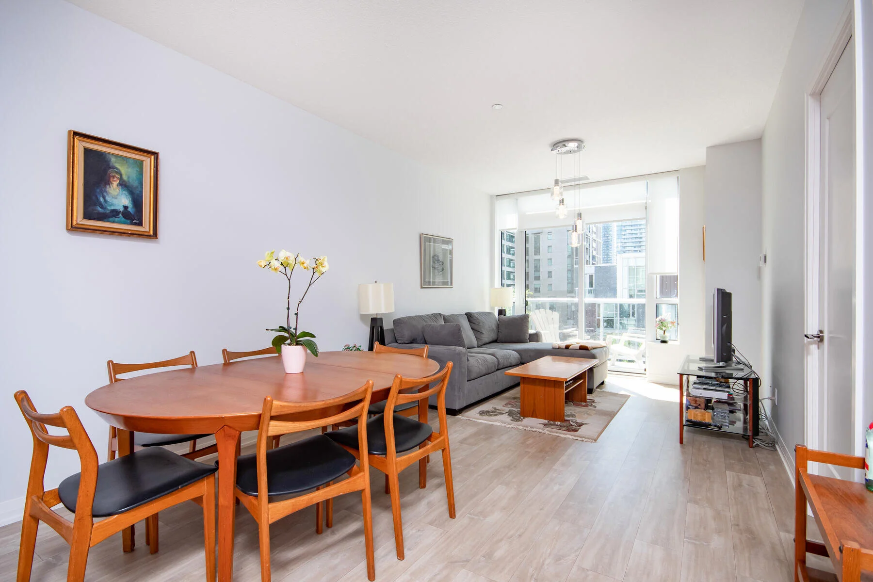 101 Erskine 324 Toronto ON M4P 0C5 Canada-008-017-Eating Area-MLS_Size.jpg