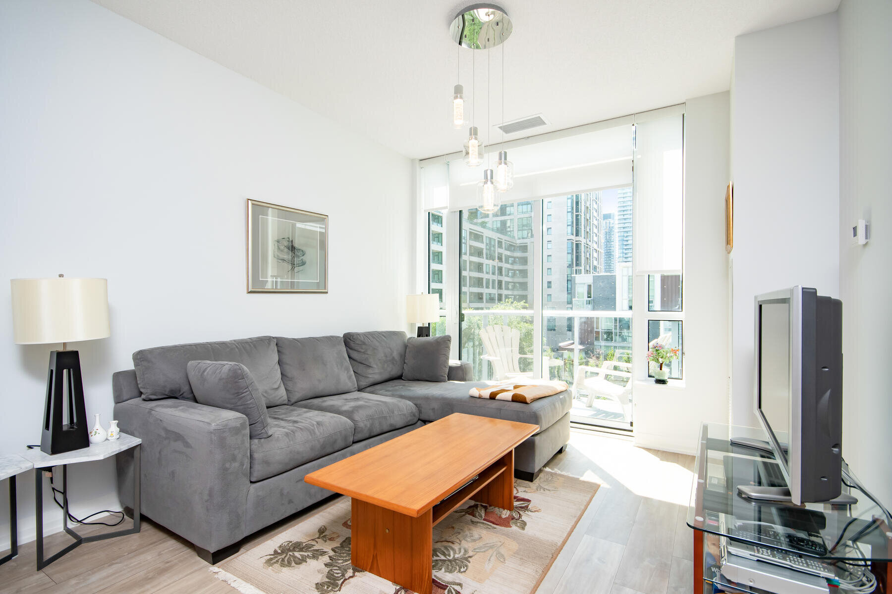 101 Erskine 324 Toronto ON M4P 0C5 Canada-010-007-Living Room-MLS_Size.jpg