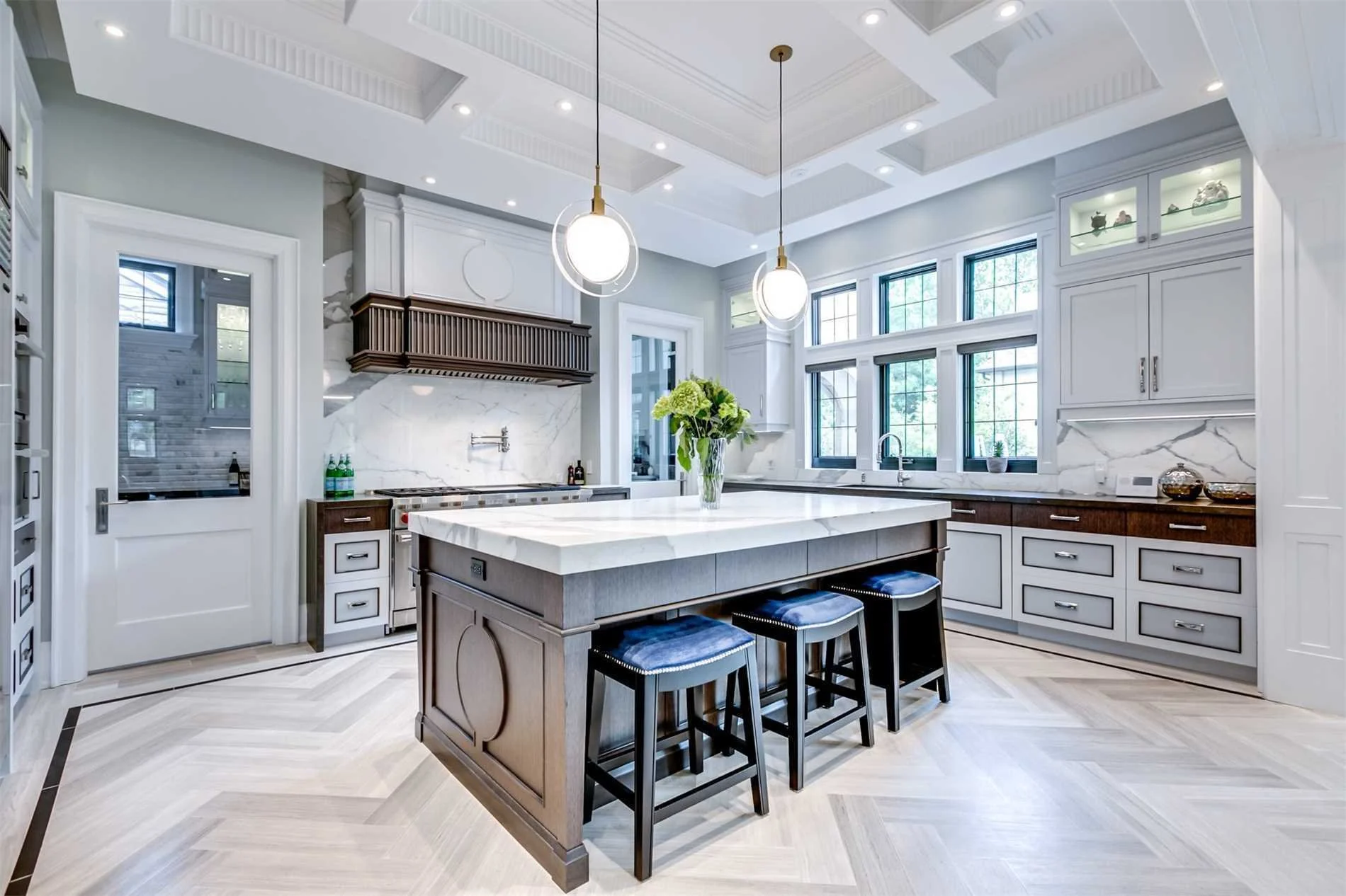 006 kitchen C4924810_10.jpg