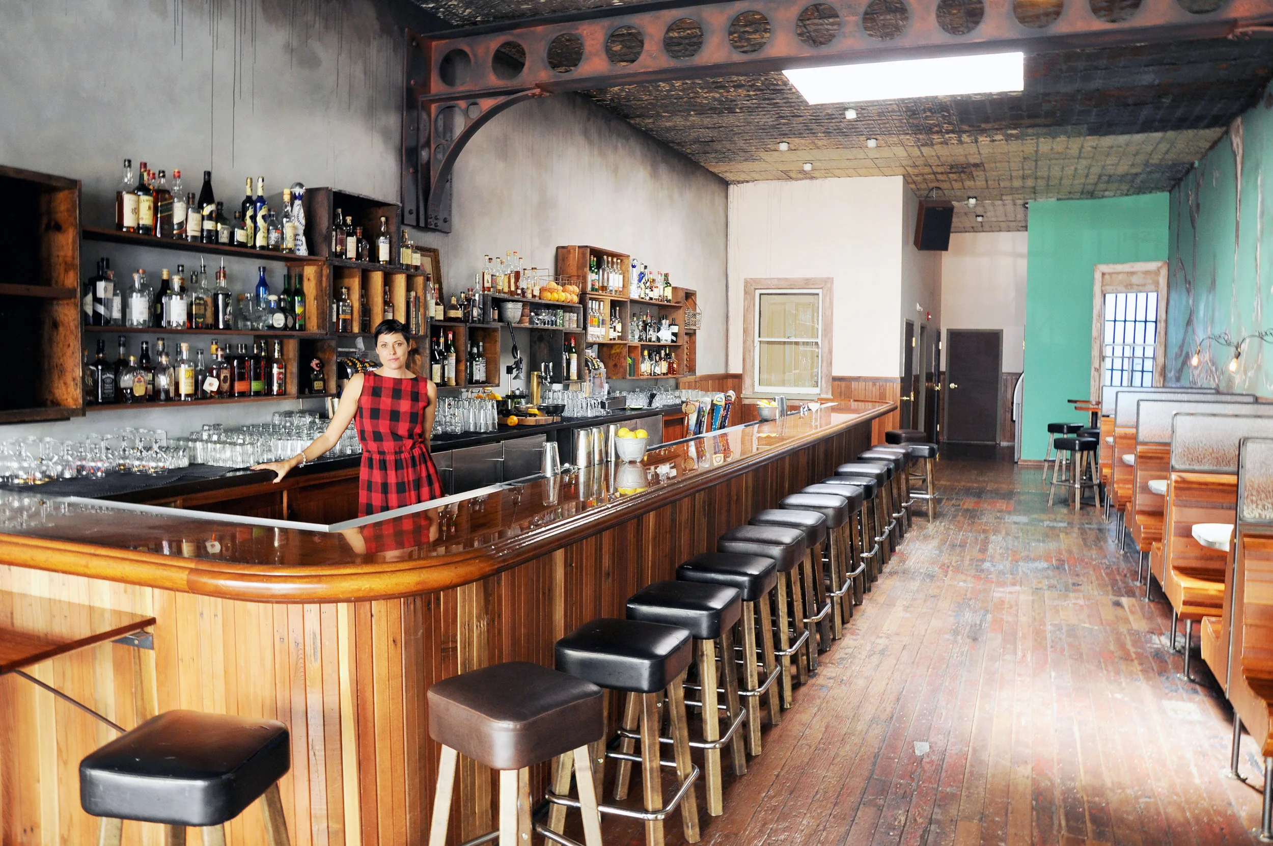  Bartender Lori Martens at Hi-Lo Club on Polk St in San Francisco, California. Shot for the SF Examiner. 