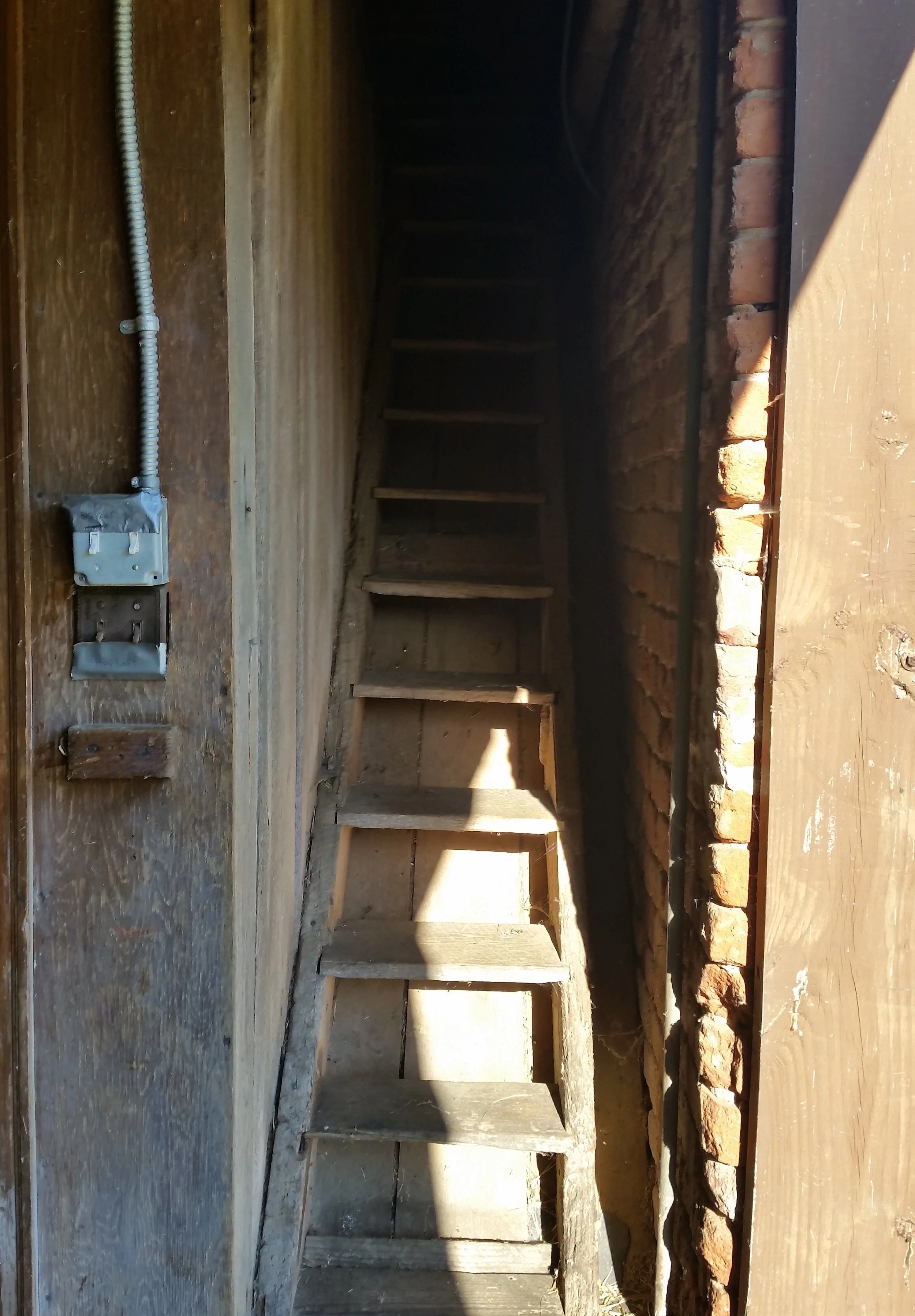 Tiny stairway to right at entrance...before construction