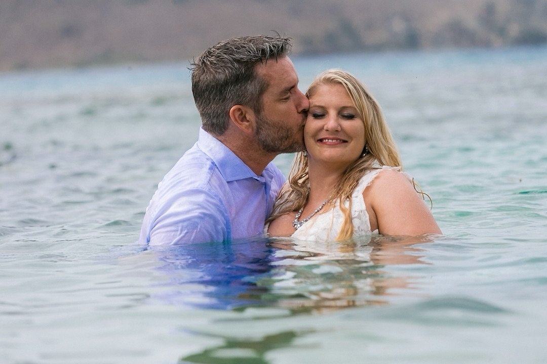 Destination wedding kiss...💫🌴