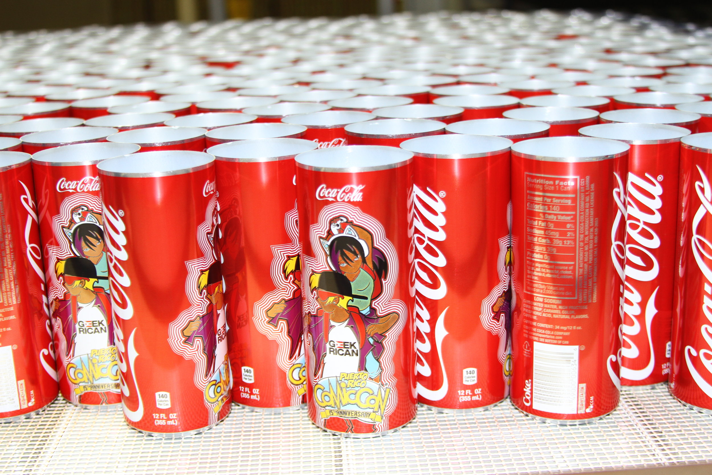 Las latas de Coca-Cola formaron parte de las alianzas del Puerto Rico Comic Con. (Suministrada)