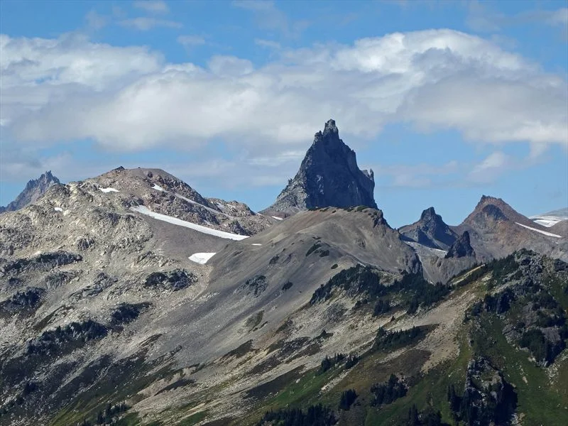 Mount Fee and Cayley