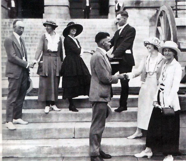 Suffragists and legislators outside the Tennessee State Capitol.