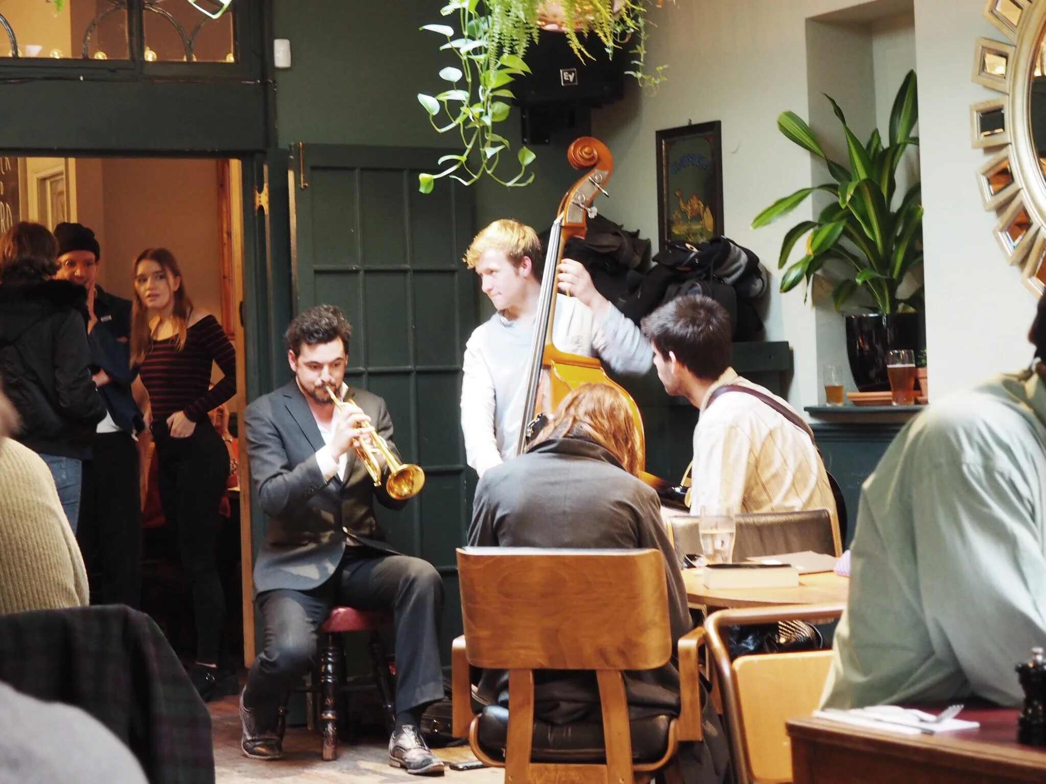 Sunday Roasts and live Jazz at The White Horse