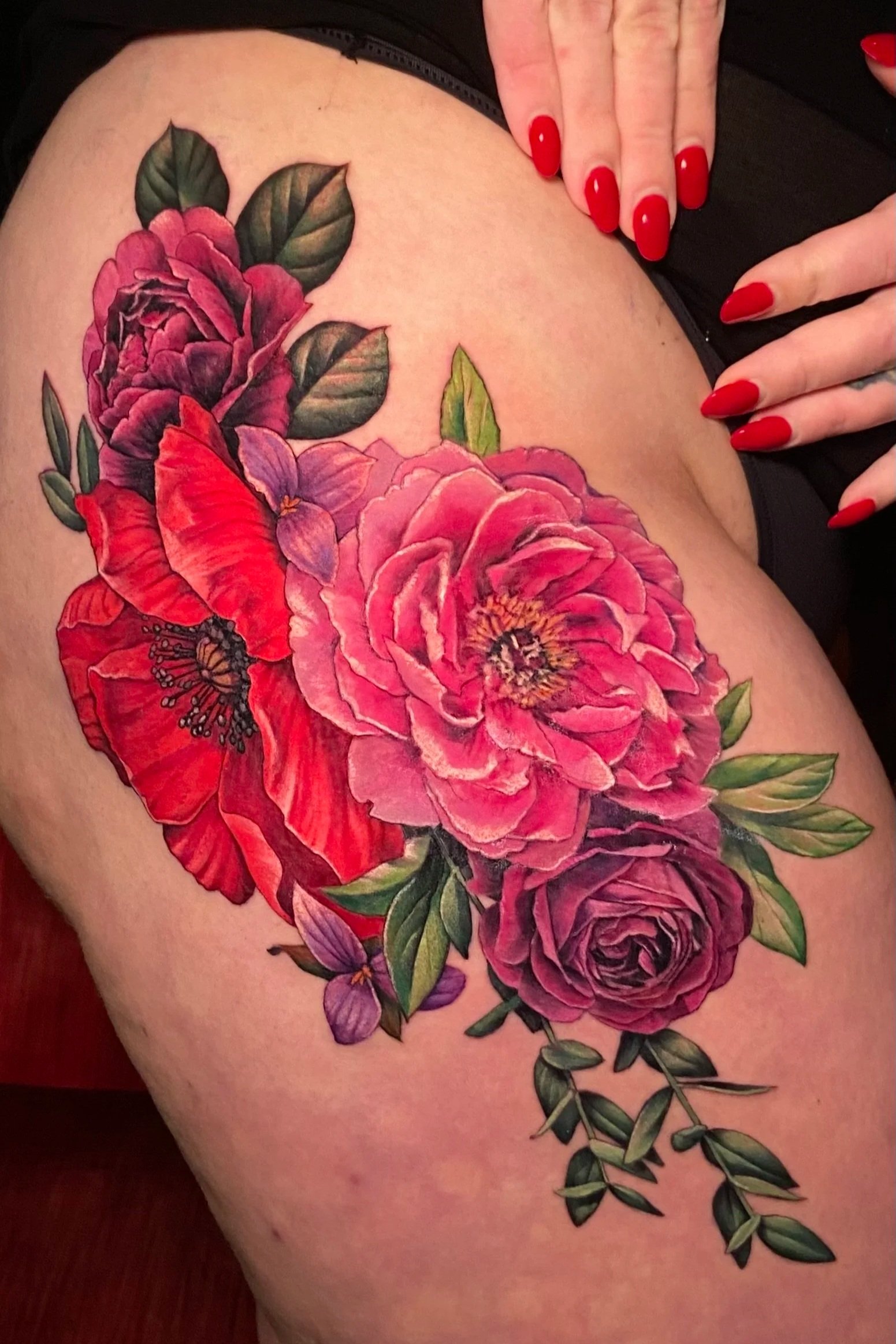 Adriana-hallow-tattoo-Melanated-skin-color-realism-nyc-poppy-peony-thigh-piece.jpg