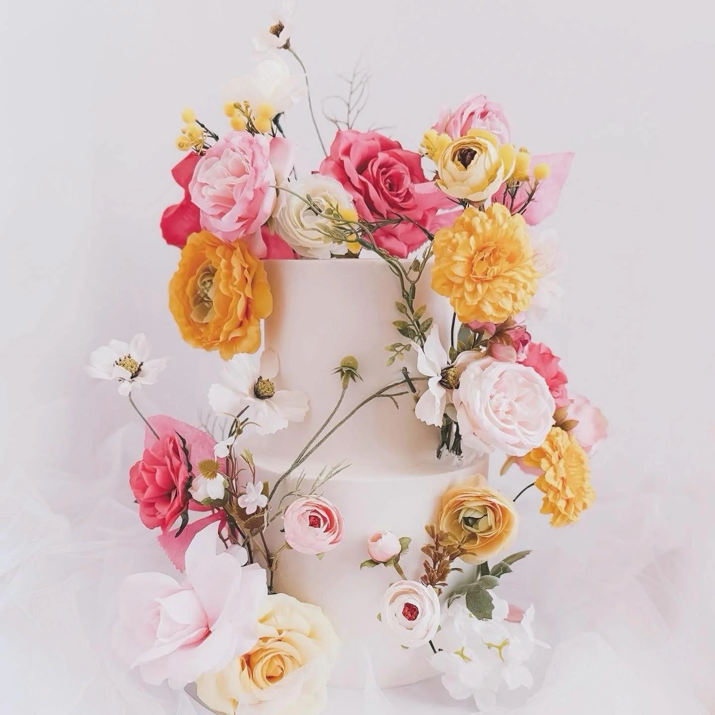 Thank you @blushedbyreva for your generous sponsorship of Art in Bloom. Reva made the most beautiful cake for our sponsor party this year. So pretty none of us was willing to cut it, but she did the honors and it tasted like heaven! How many of you w