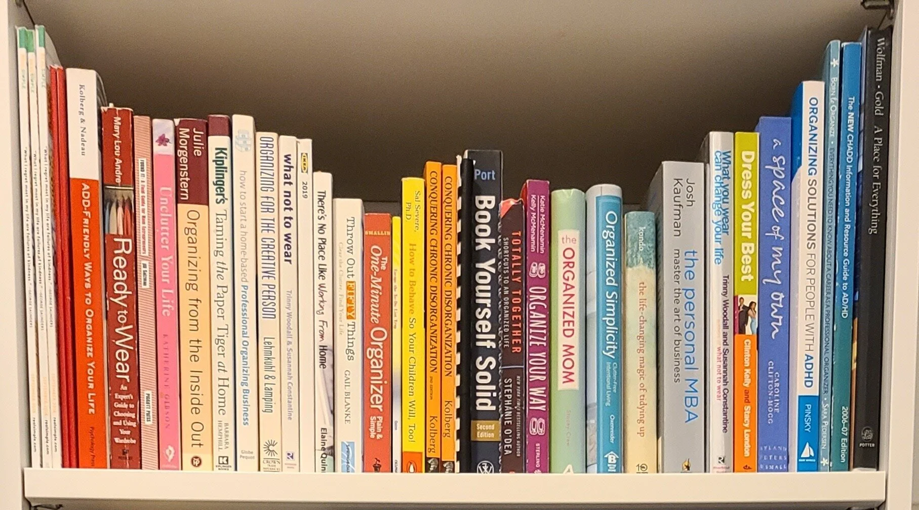 Home Office Makeover: How to Organize and Style Your Bookshelf Like a Pro