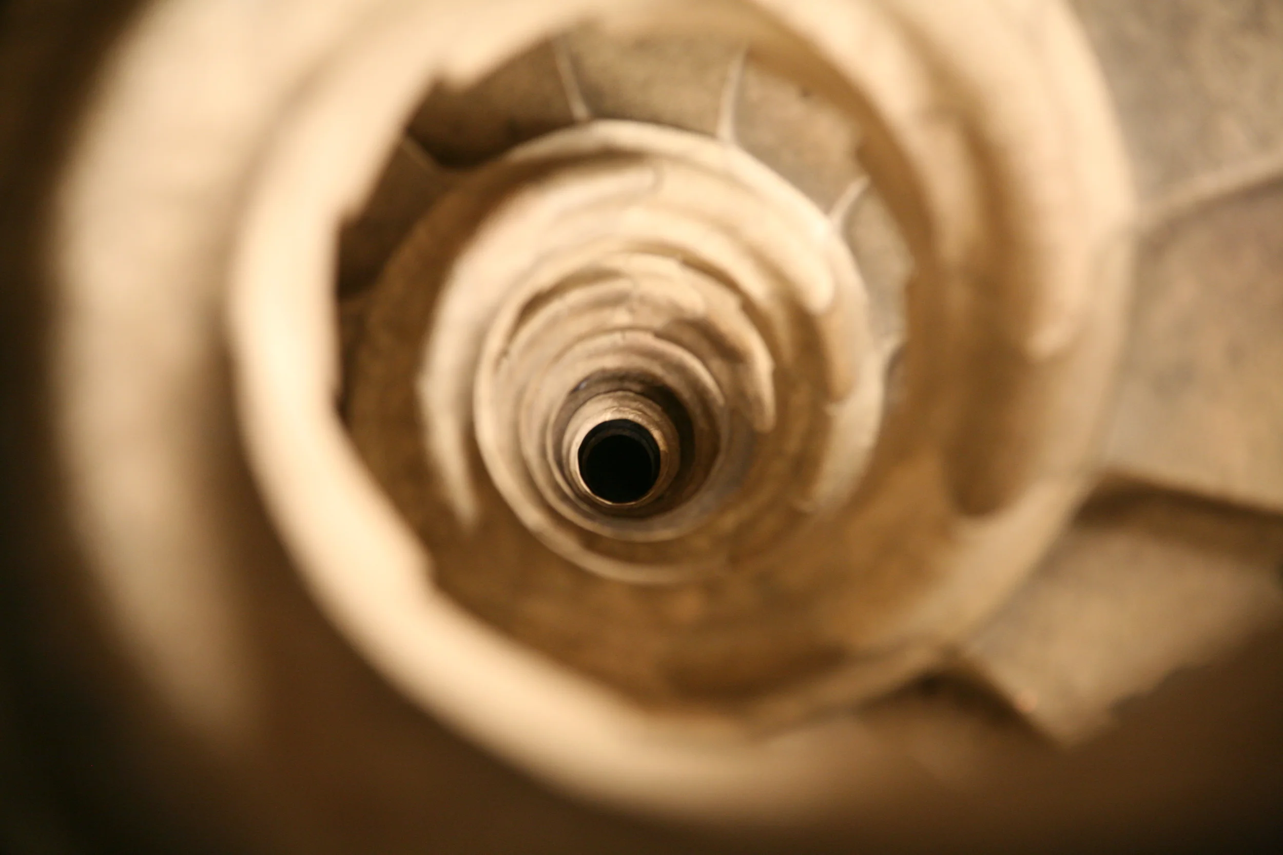  The narrow circular staircase we take down the tower 