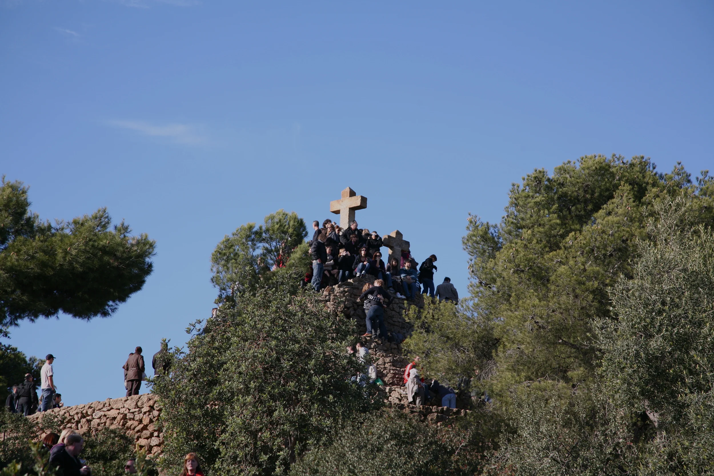  A crowded overlook at one of the peaks 