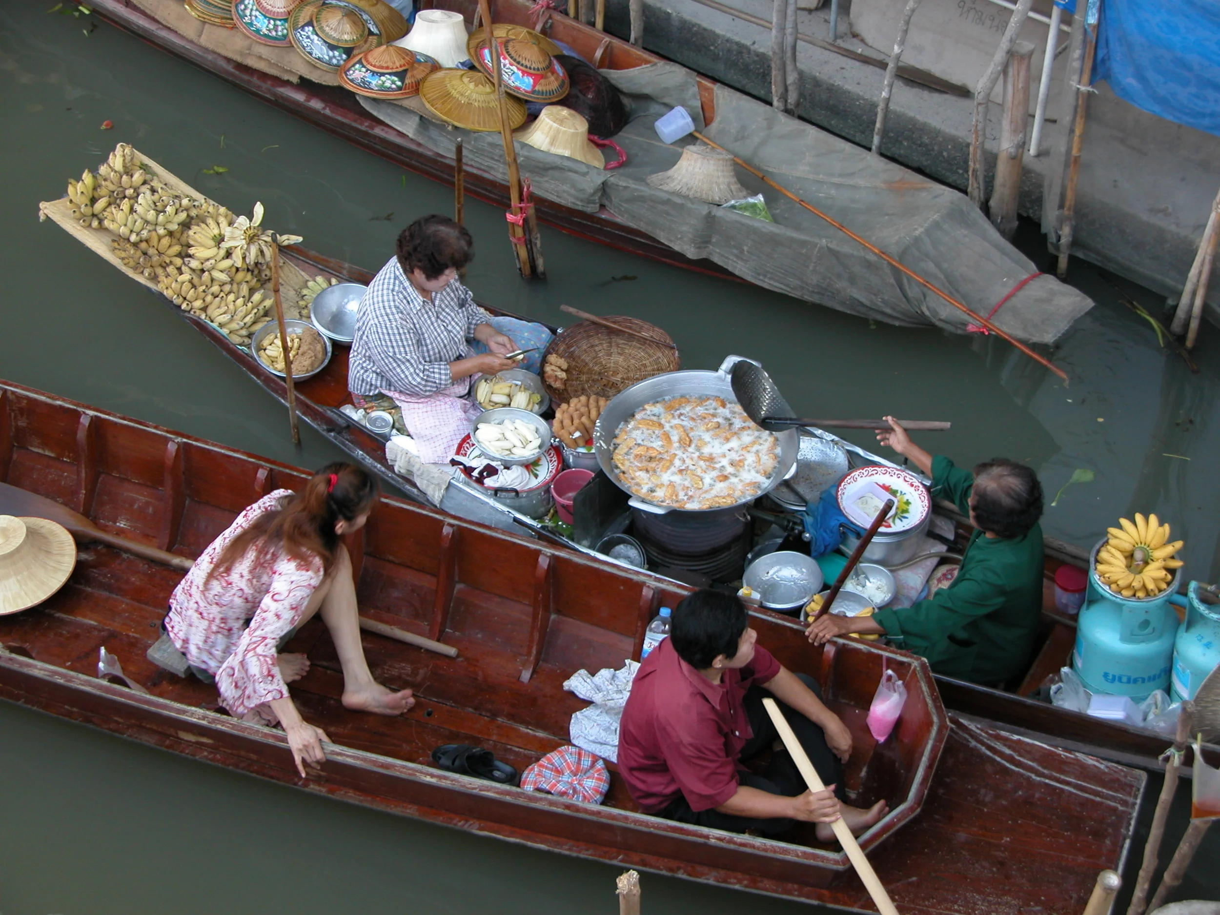  Early morning, Damnoen Saduak Floating Market -- everything you could want 
