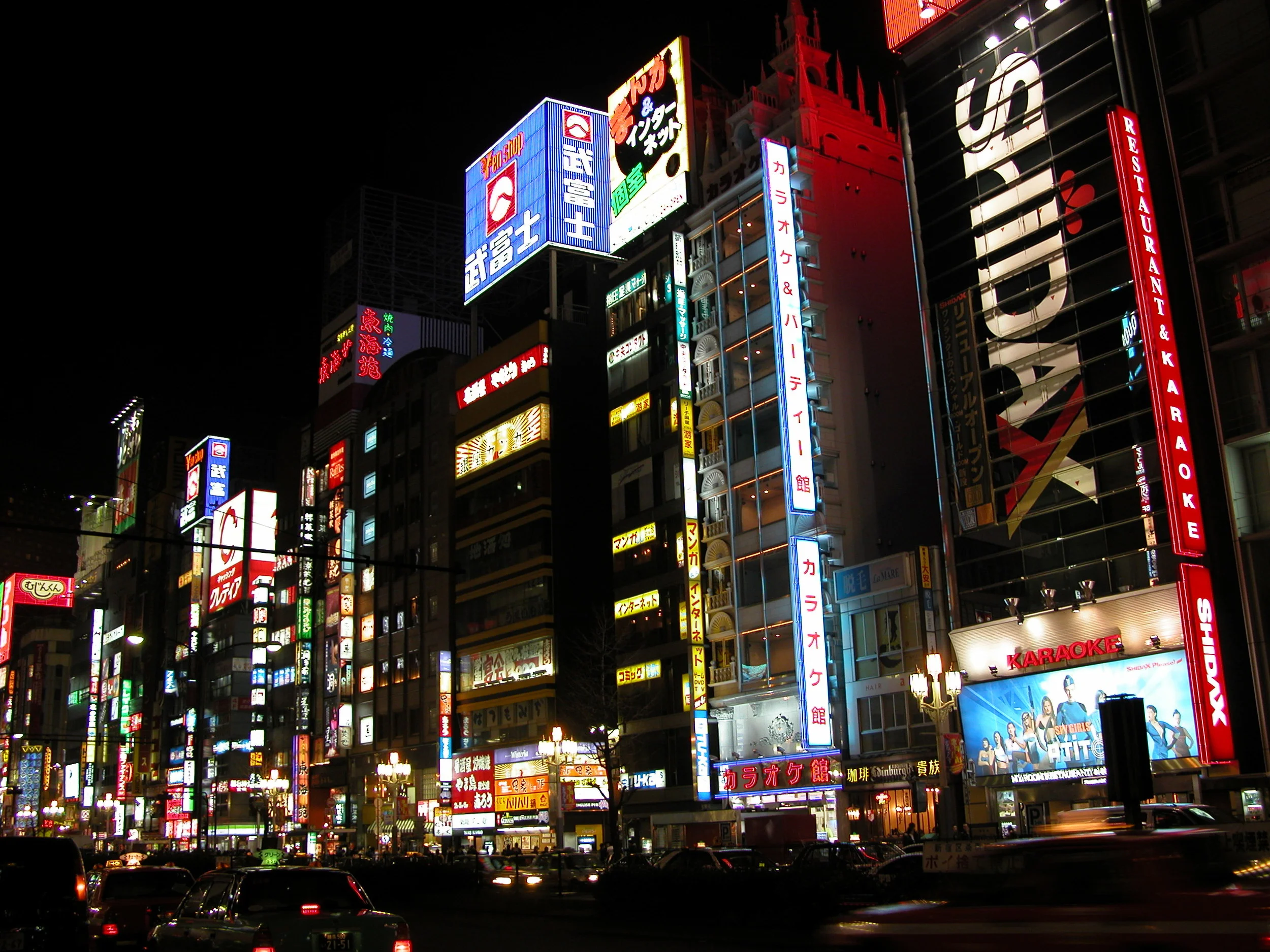  Shinjuku region at night, the neon is everywhere 