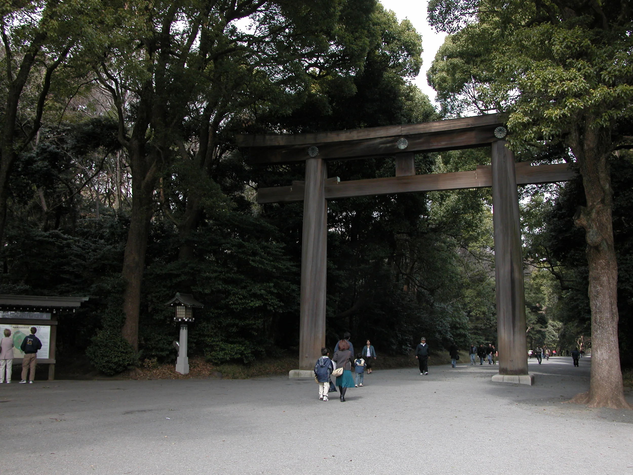  &nbsp;Torii at entrance to Yoyogi-koen park 
