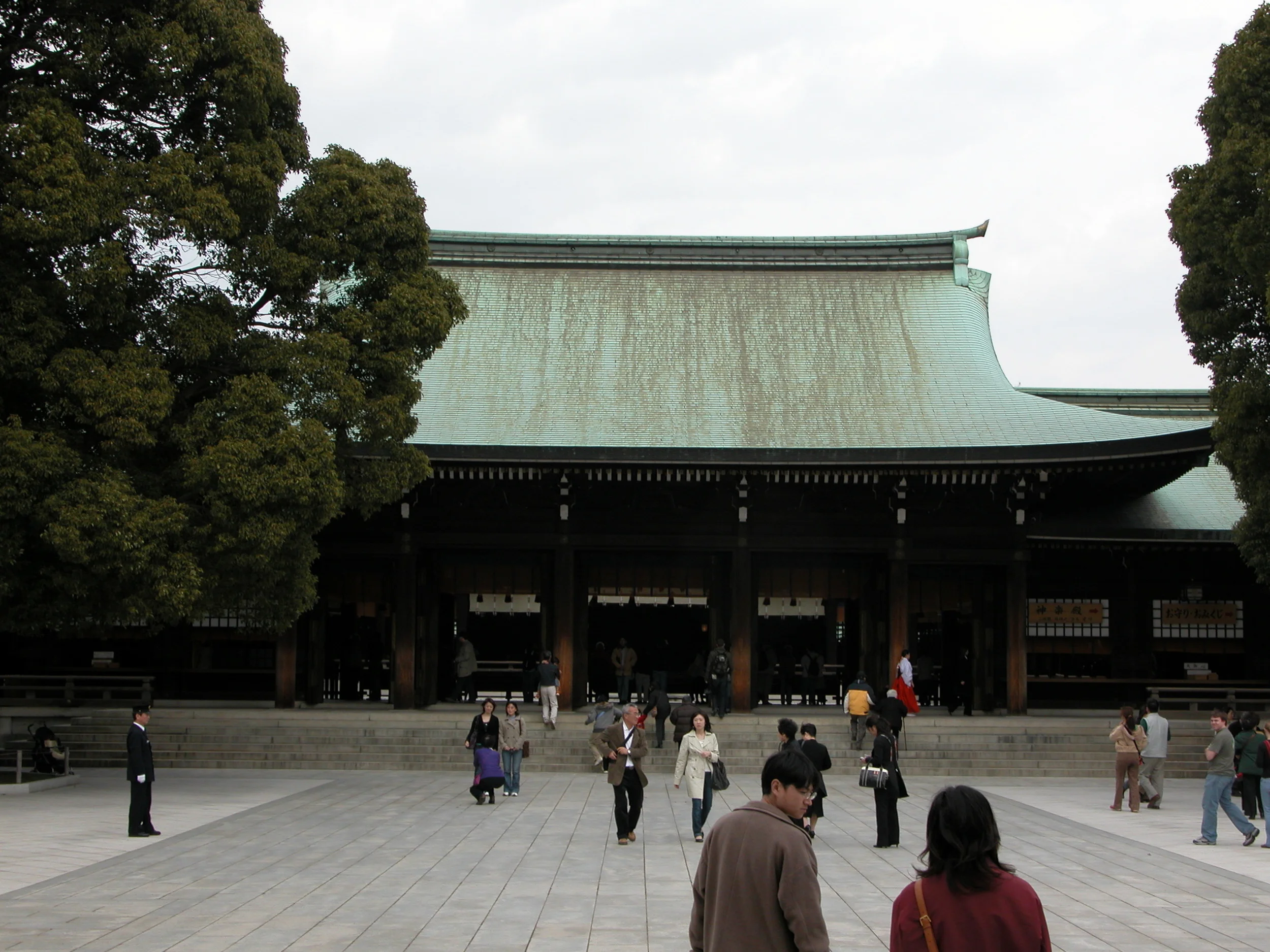  Menji-jingu shrine (rebuilt in 1958 after WWII) 