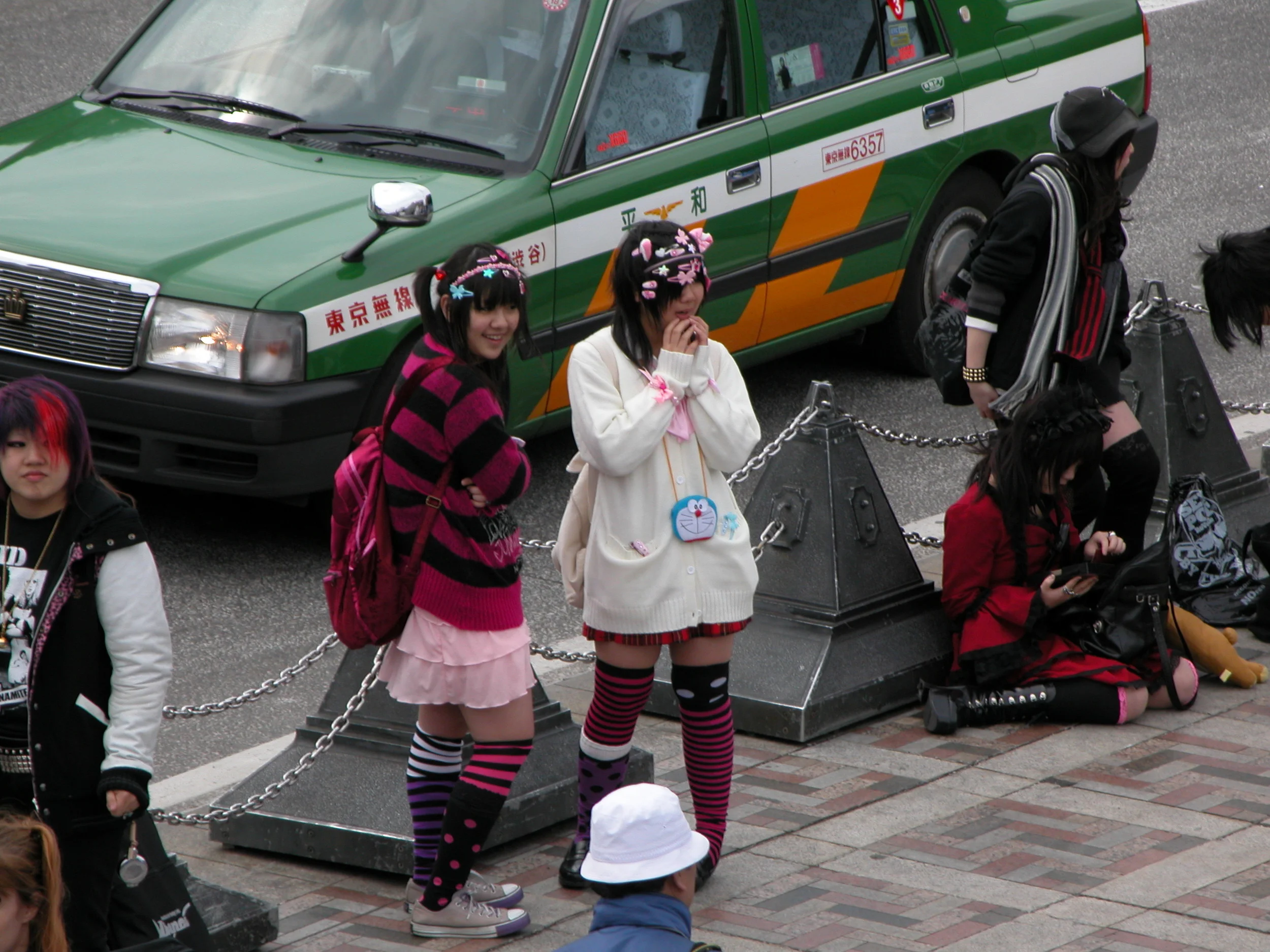  Gothic Lolita posing for tourists in Harajuku 