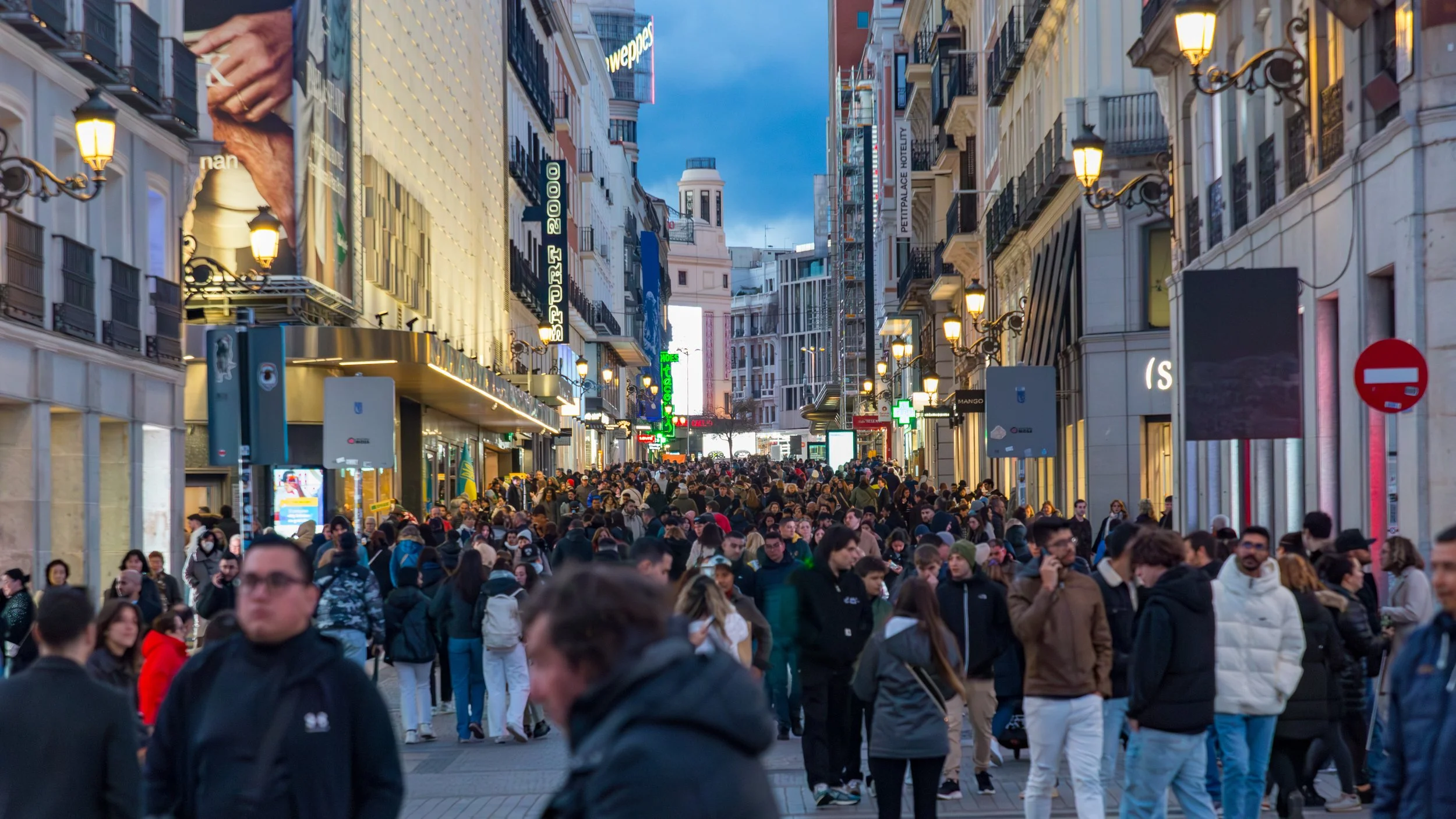 Late evening crowds in the pedestrian centre