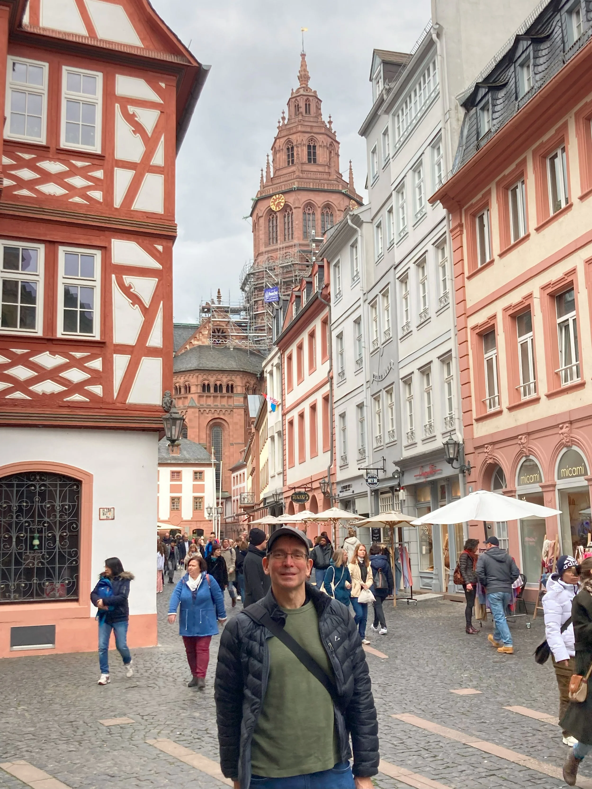  Heading along pedestrian Heiliggrabgasse towards the central square 