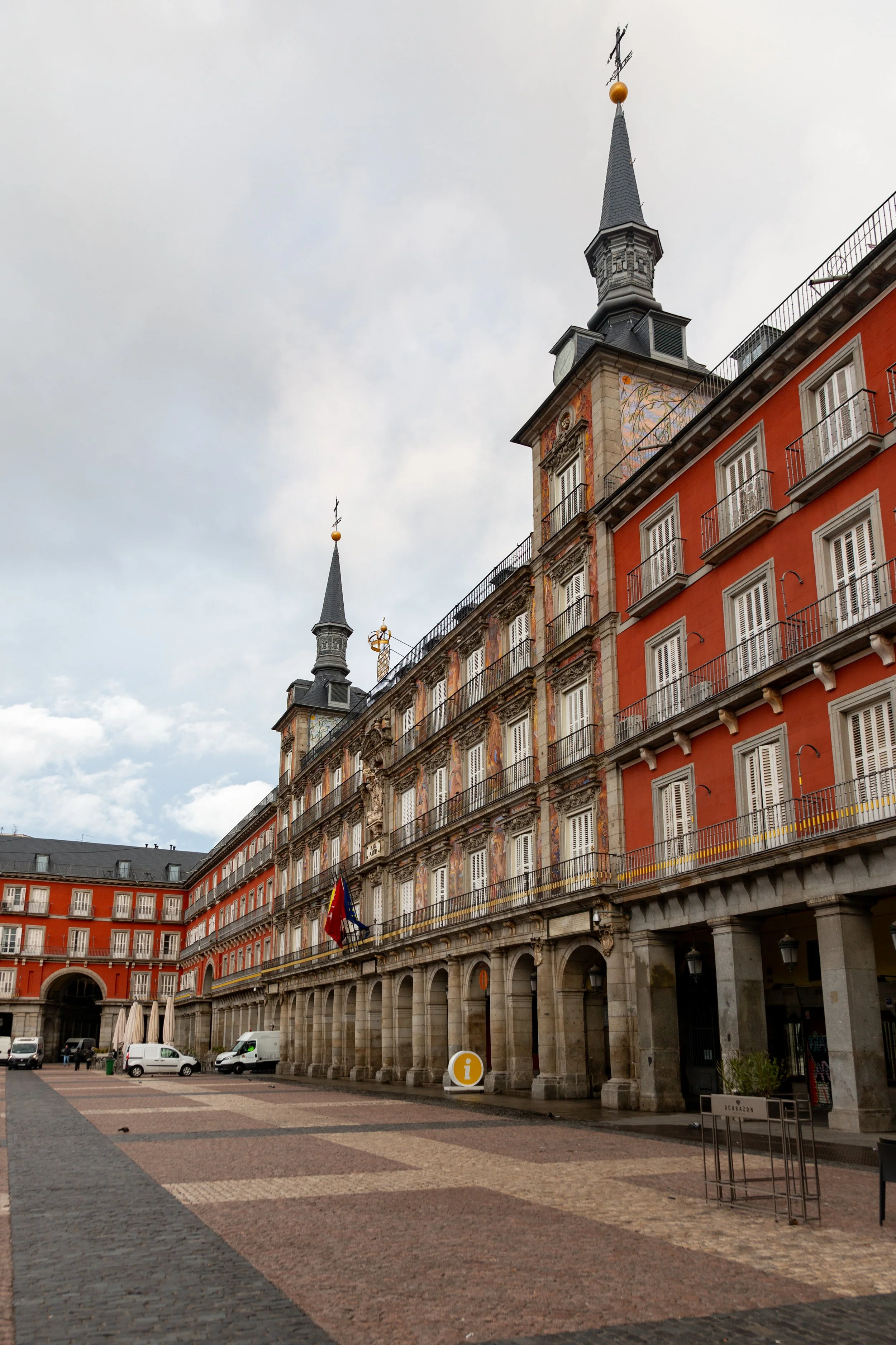 Plaza Mayor before the tourists arrive