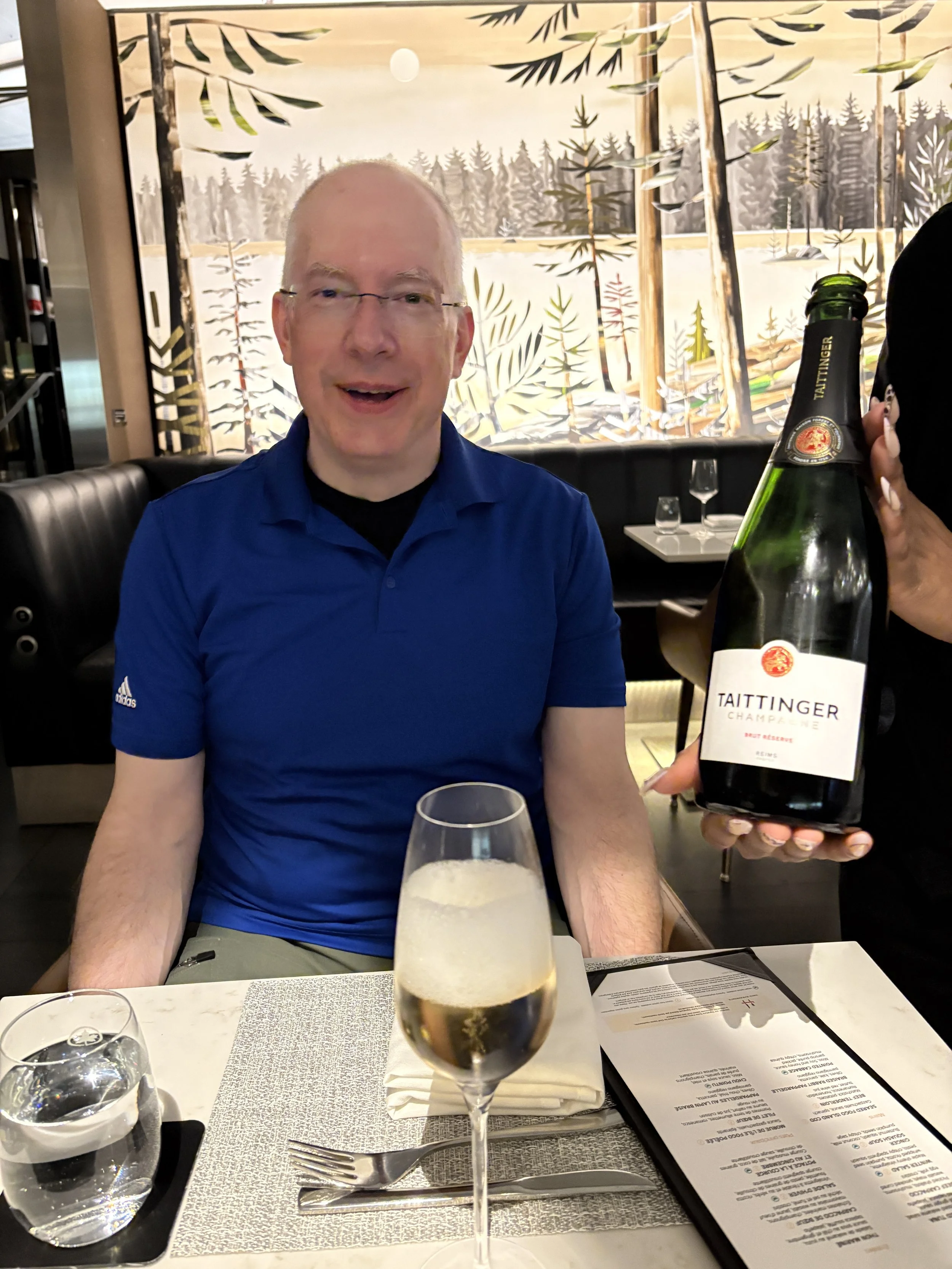  Enjoying the Signature’s premium champagne before the New Year 