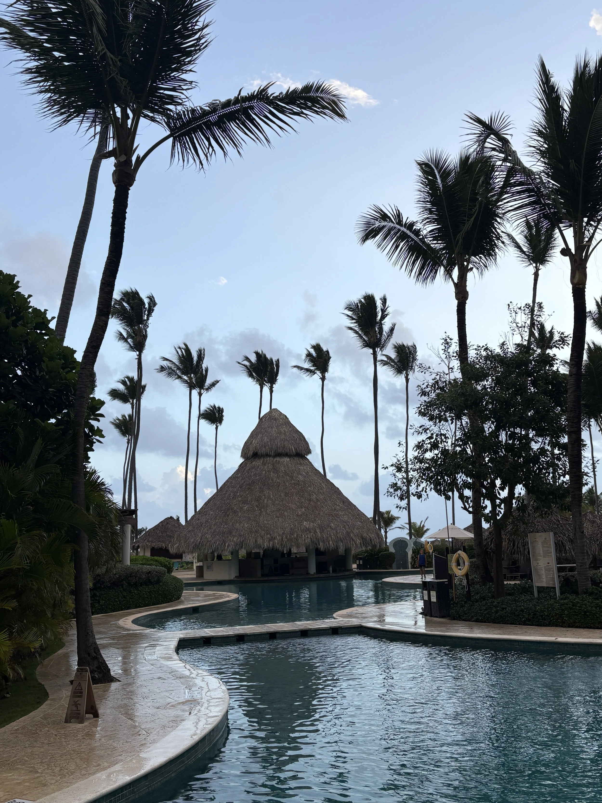  No early morning activity at one of the many swim up bars 