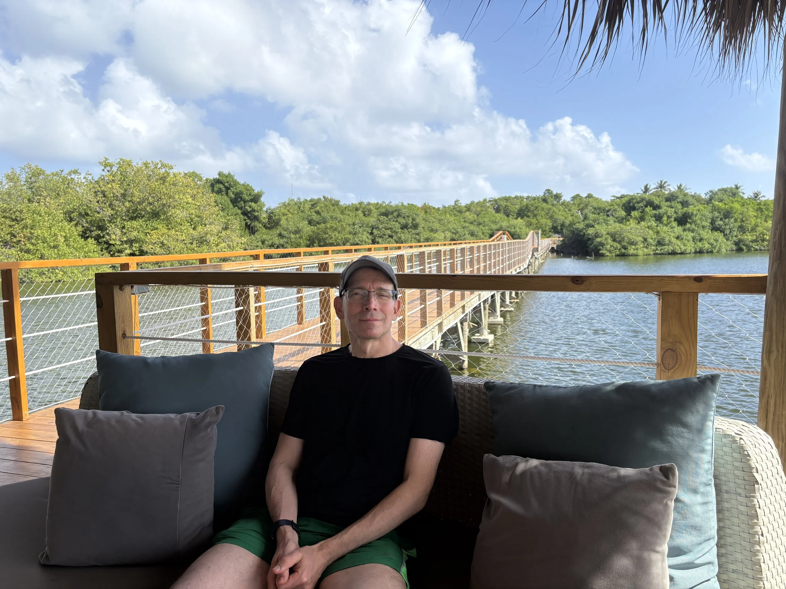  Resting my feet before heading back across the walkway 