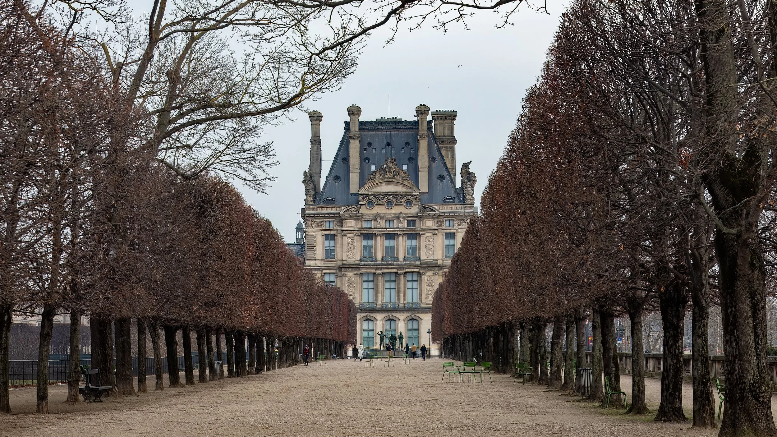  Looking toward the Louvre from the Jardin des Tuileries 