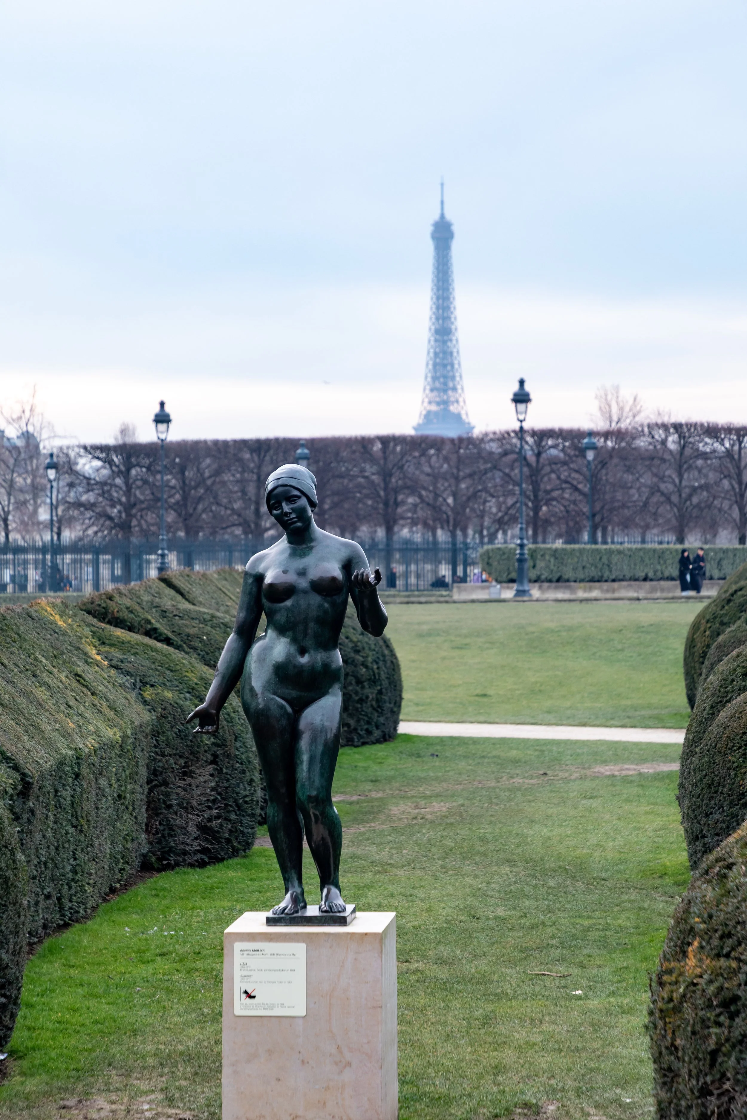  One of the many bronze statue in the Carrousel Garden 