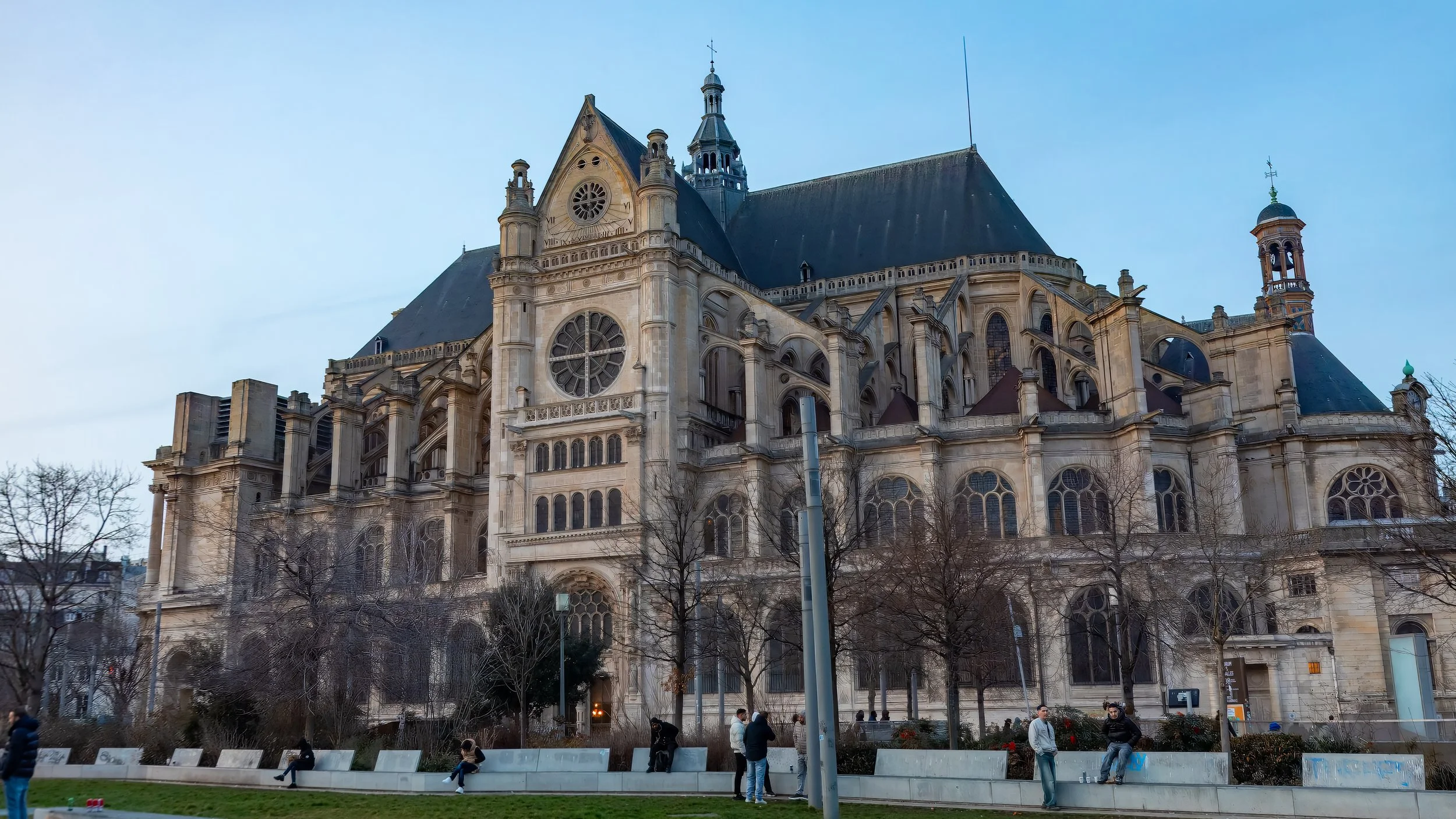  Church of Saint-Eustache (1633) outside Les Halles 