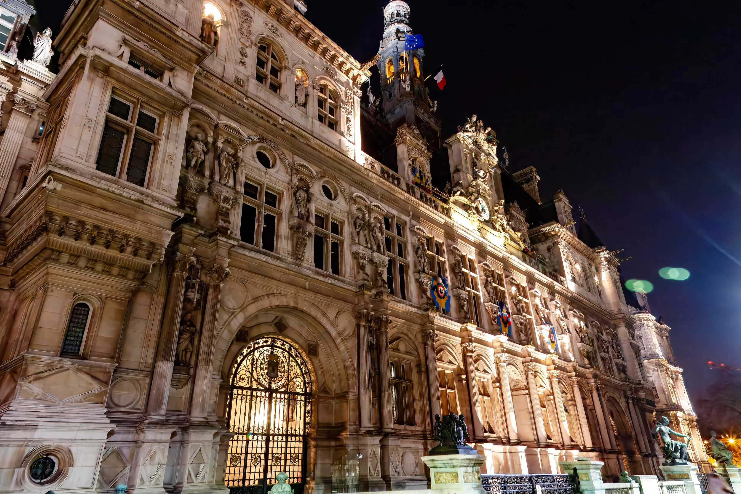  The beautiful Hotel de Ville (City Hall) 