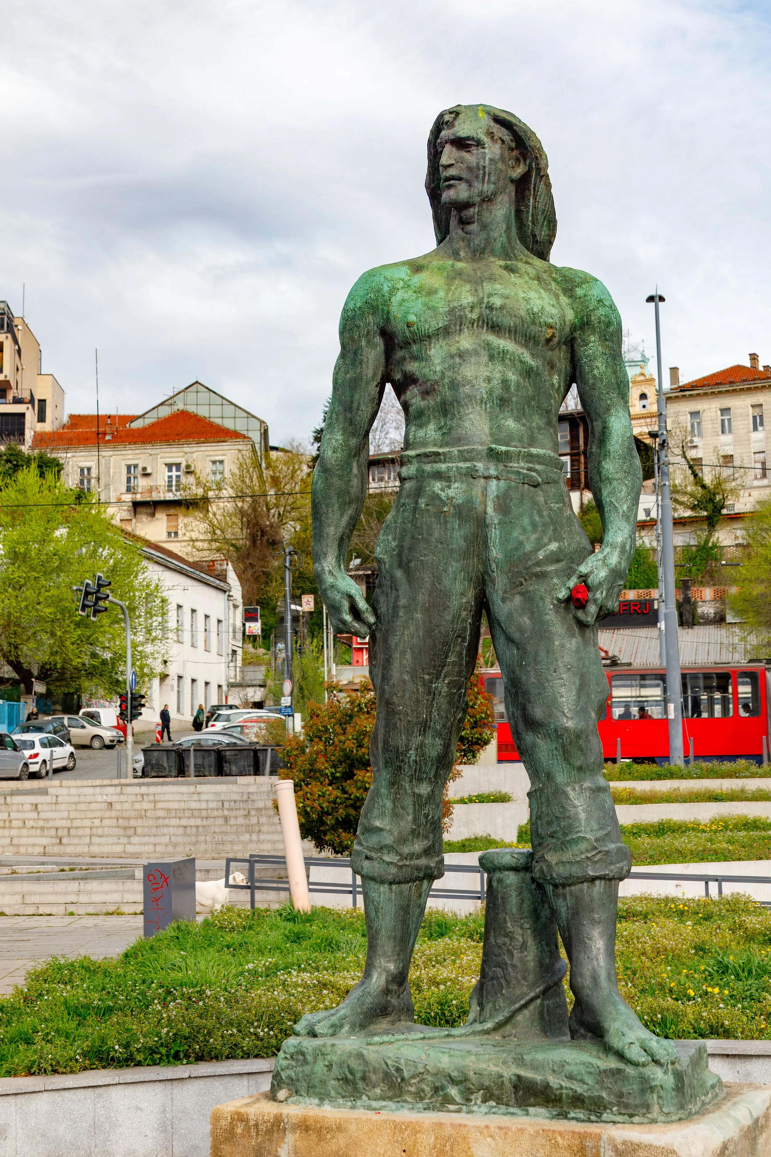  Monument to the Fallen Coastal Workers commemorates the dock workers who died during WWII 