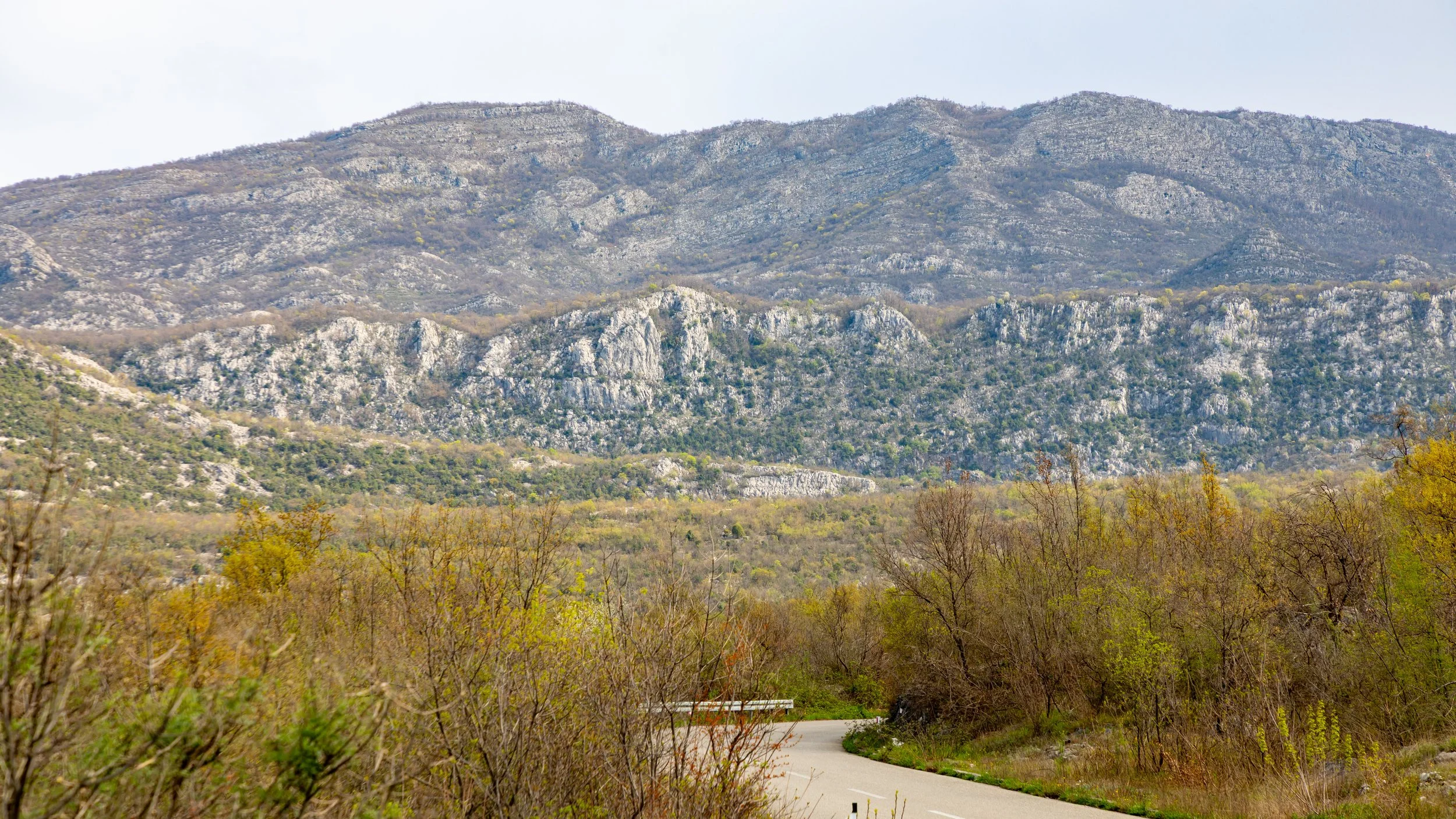  The road winds up the mountain 