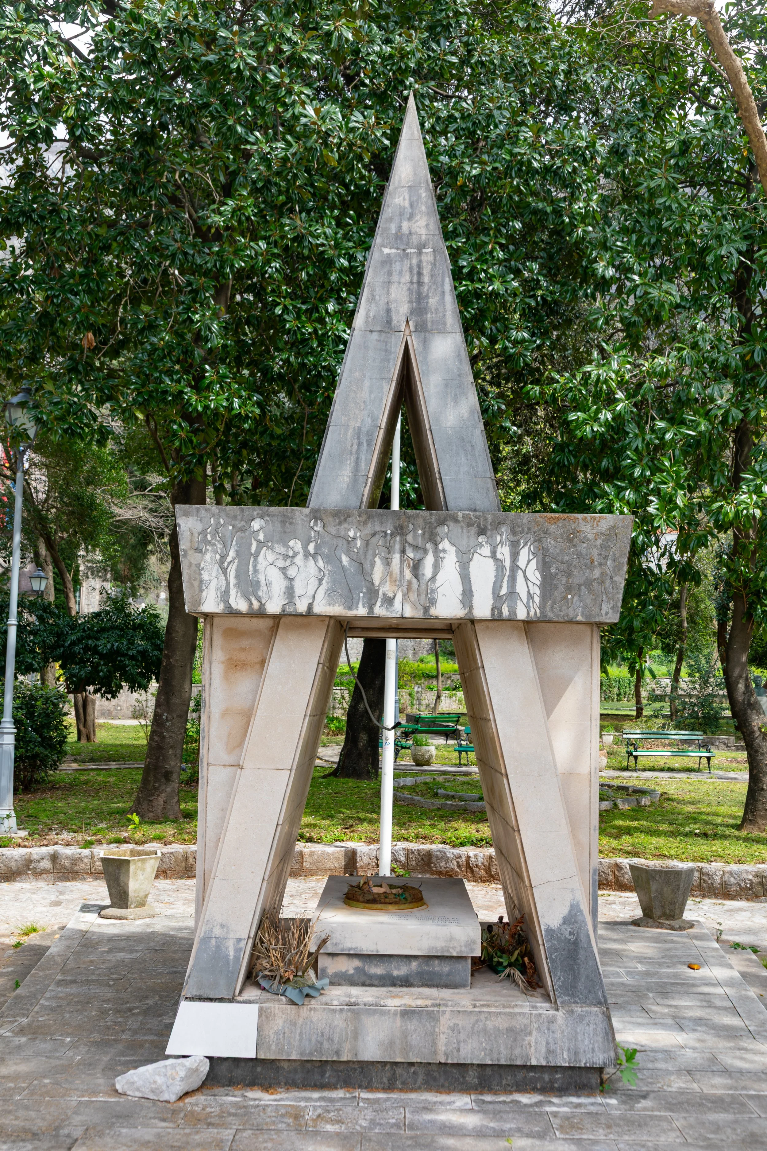  Cross section of the memorial 
