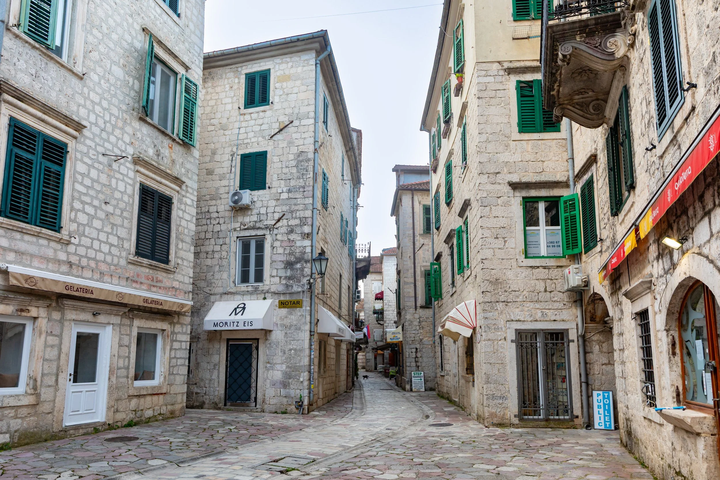  Exploring the walled city pedestrian streets before the tourists arrive 