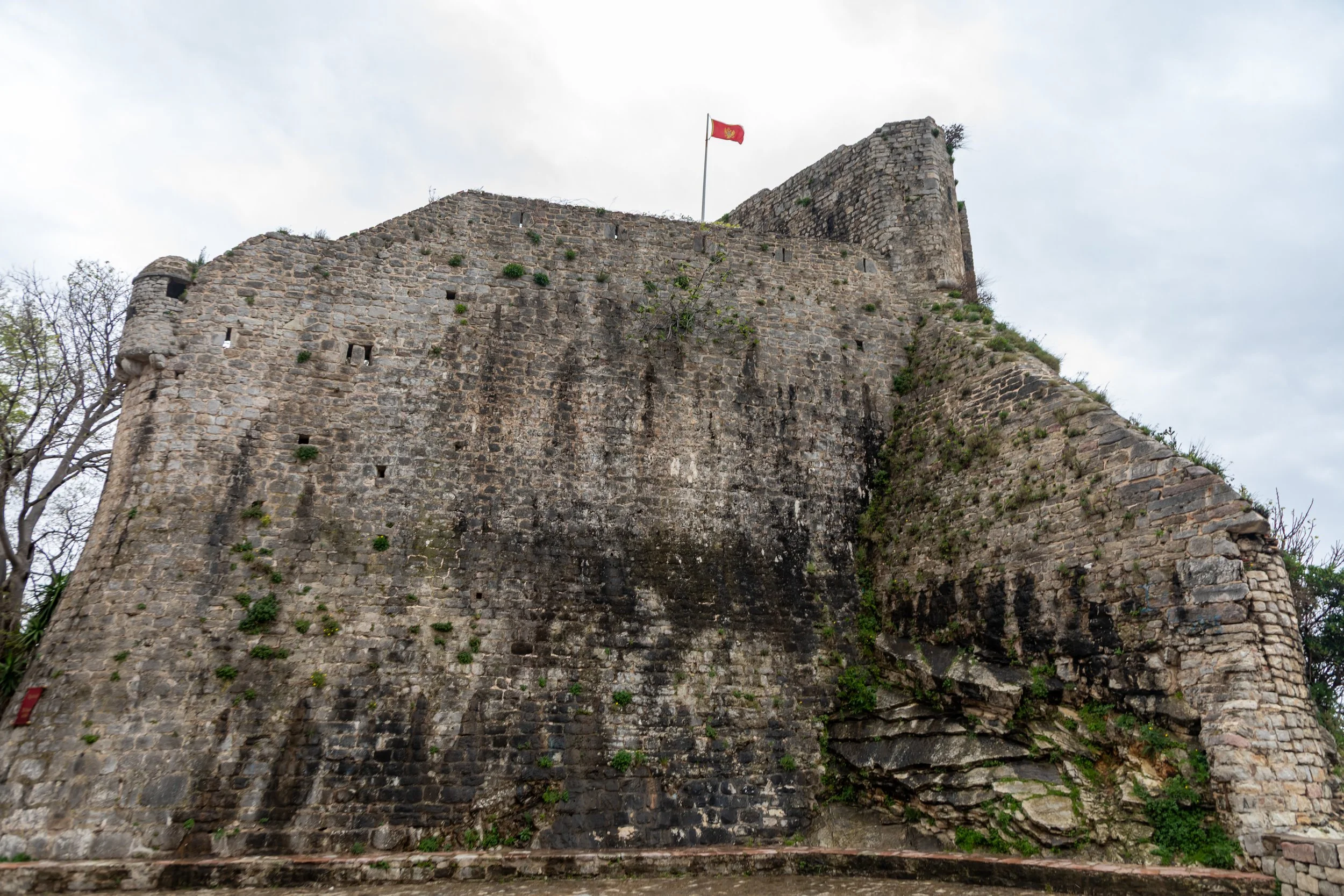  Citadel located at the southeastern corner and highest point of the Old Town's fortifications, construction dating back to antiquity, but took specific form in 840 