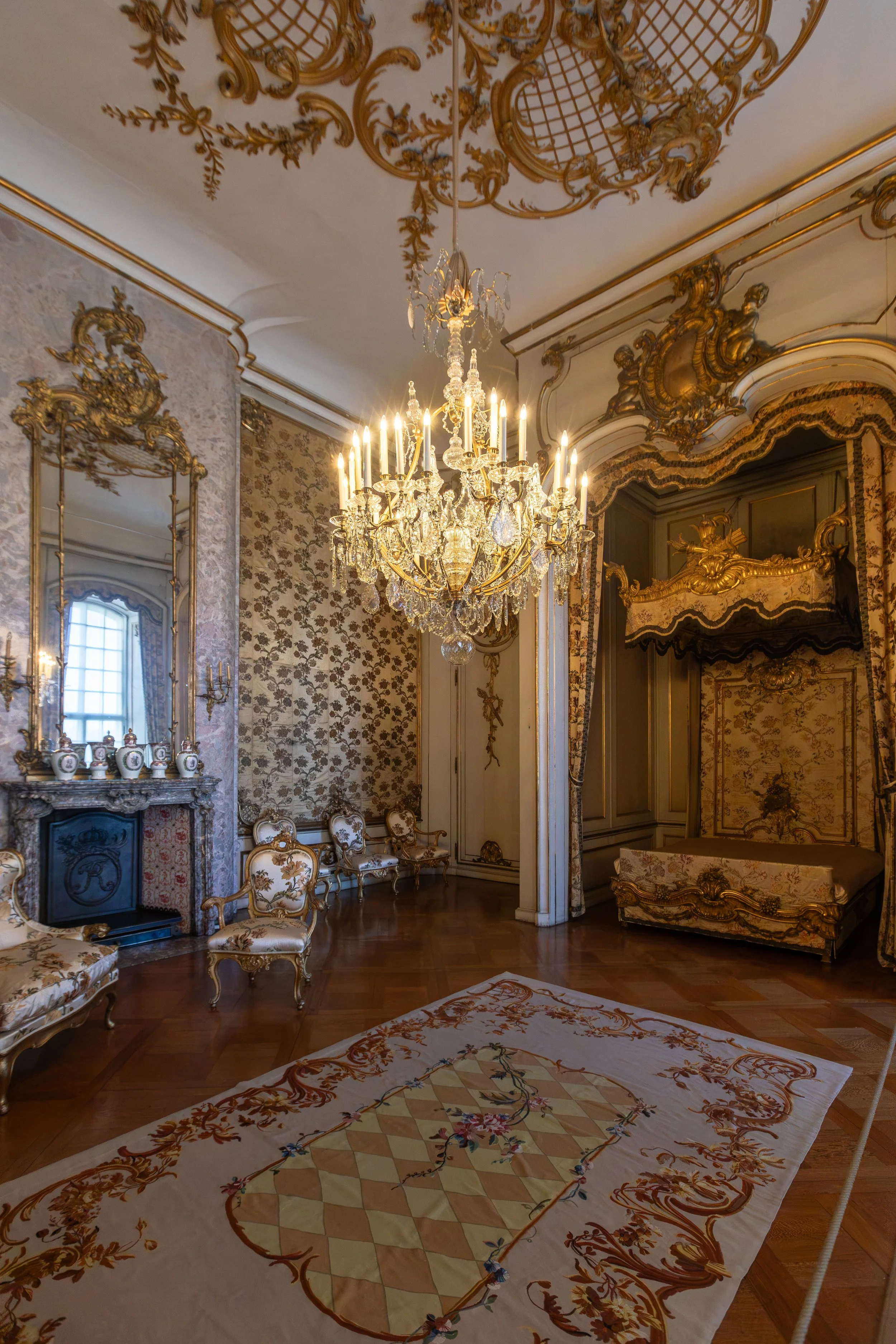  Grand Bedroom 