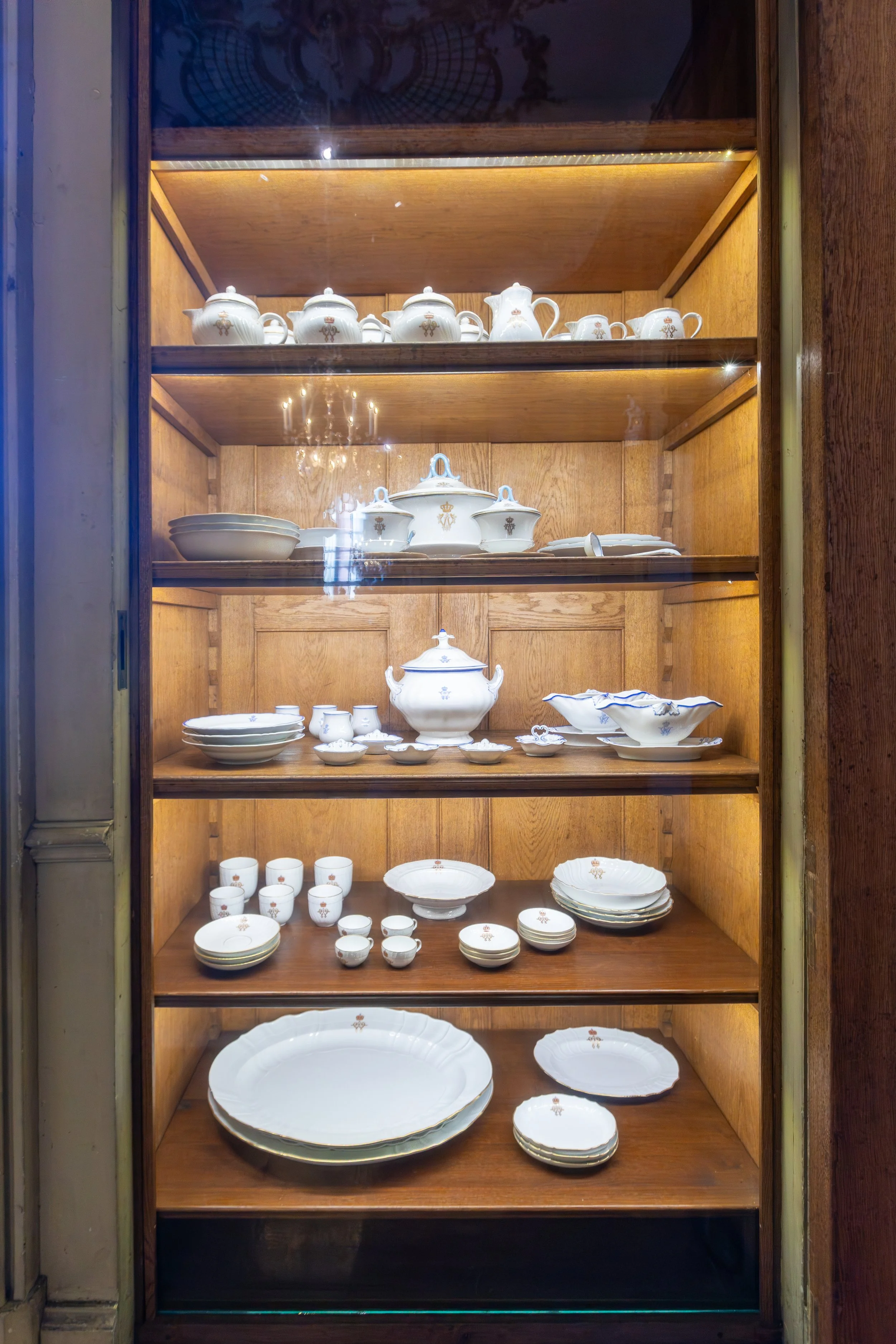 Royal serving dishes 