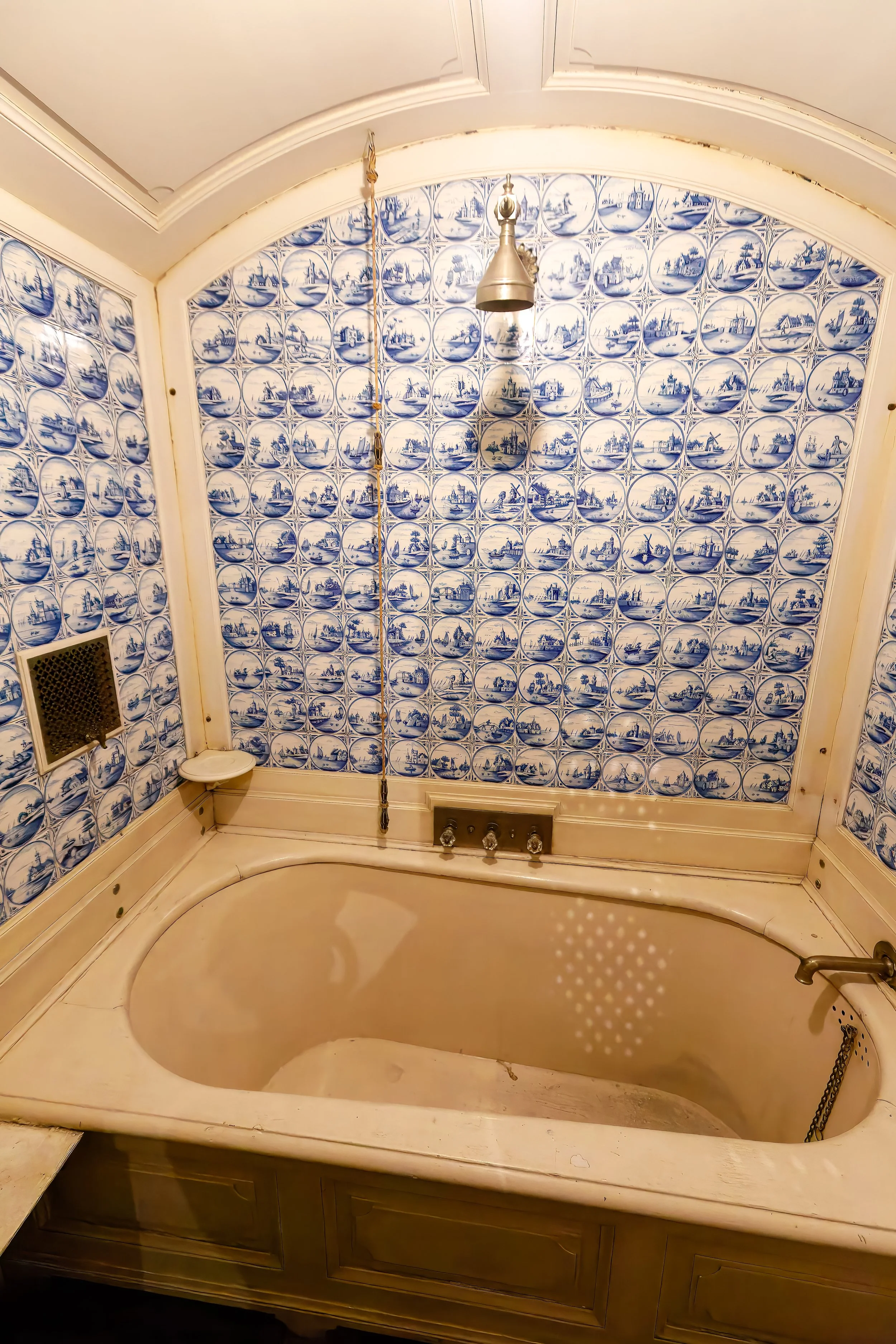  Historical bathroom featuring distinctive blue and white Delft-style tiles made of white marble 