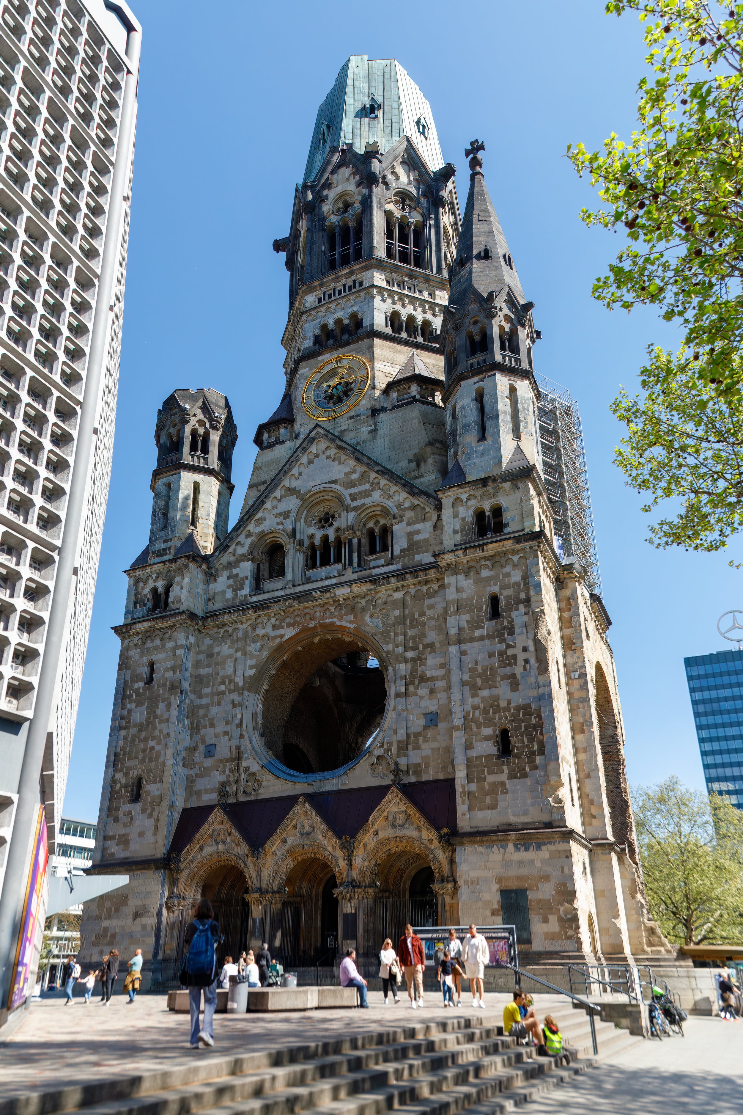  Kaiser Wilhelm Memorial Church, a partially-restored ruined tower, a symbol of World War II's destruction 