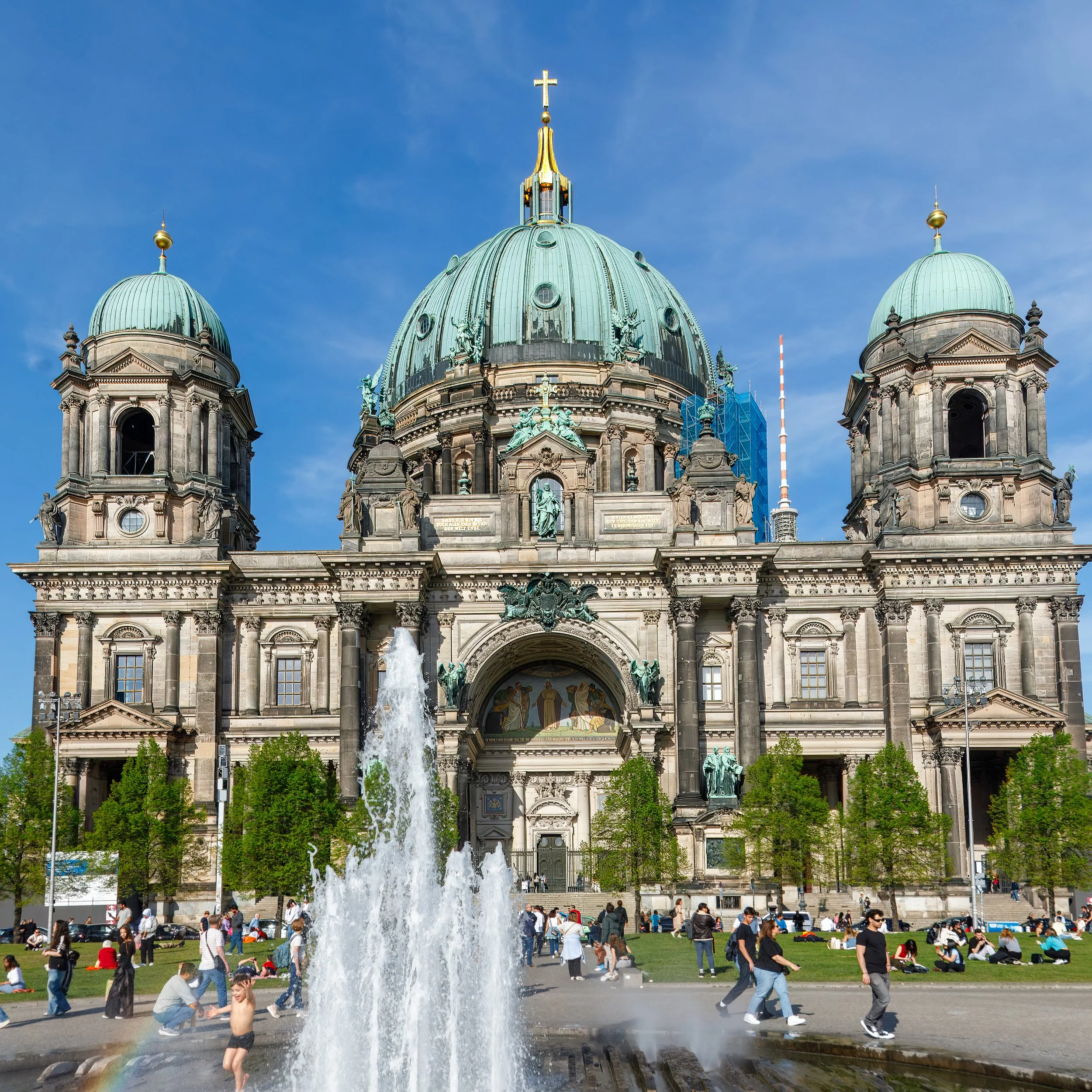  Springbrunnen Fountain and the Berlin Cathedral 